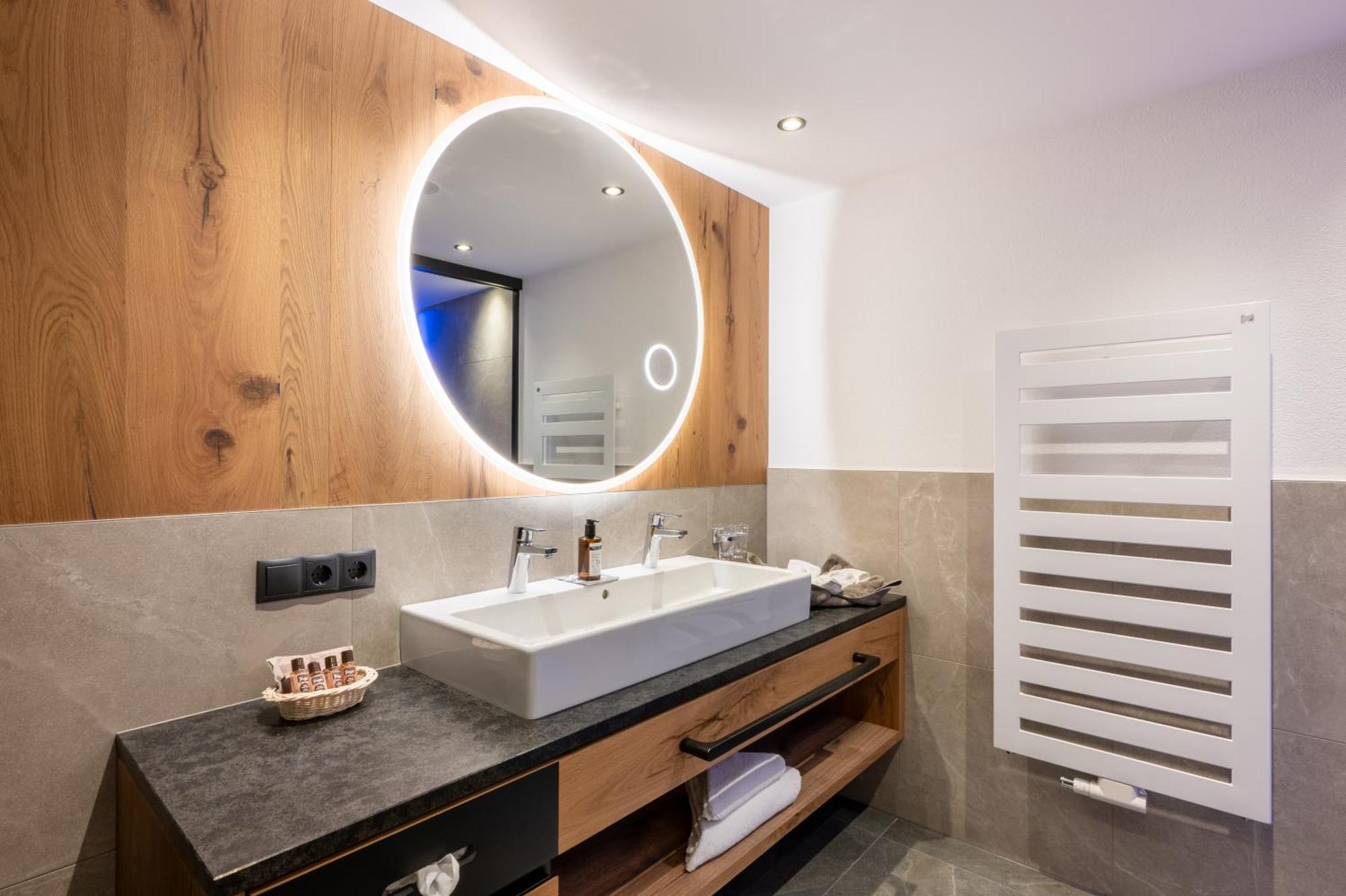 One-Bedroom Suite,1612960161:JPEG