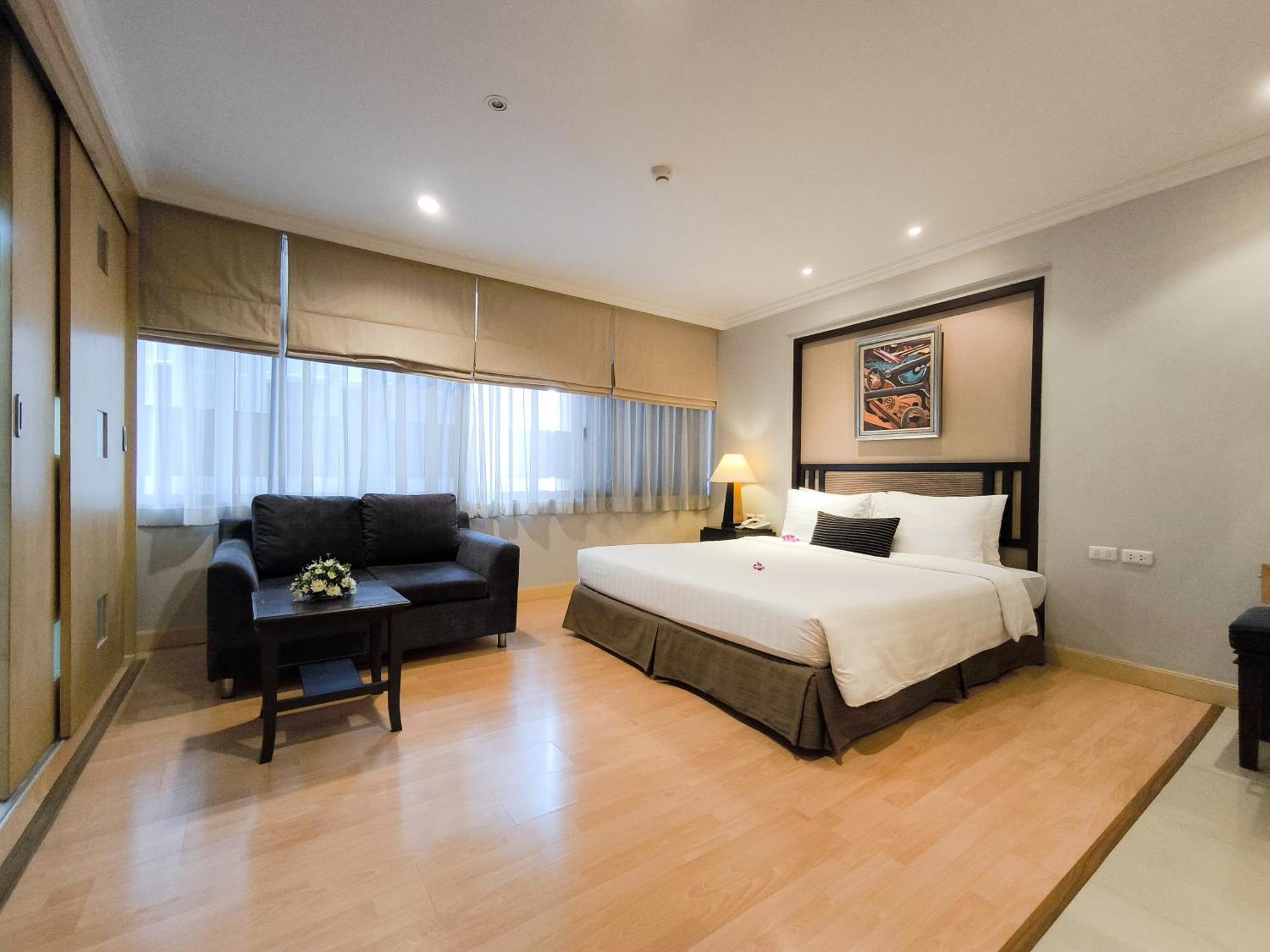 Executive Corner Room
