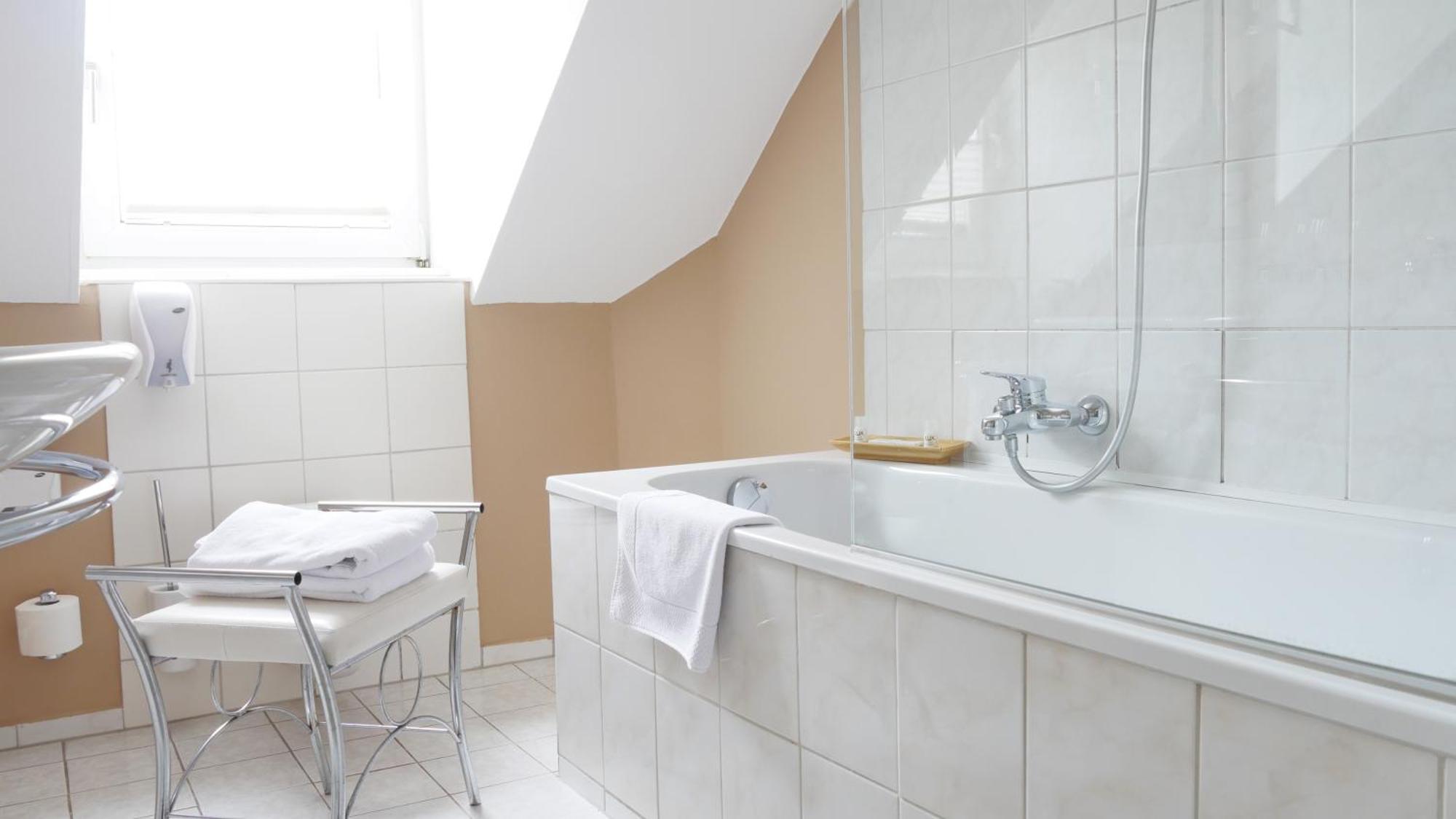 Superior Double Room with Free Underground Parking,1614775990:JPEG