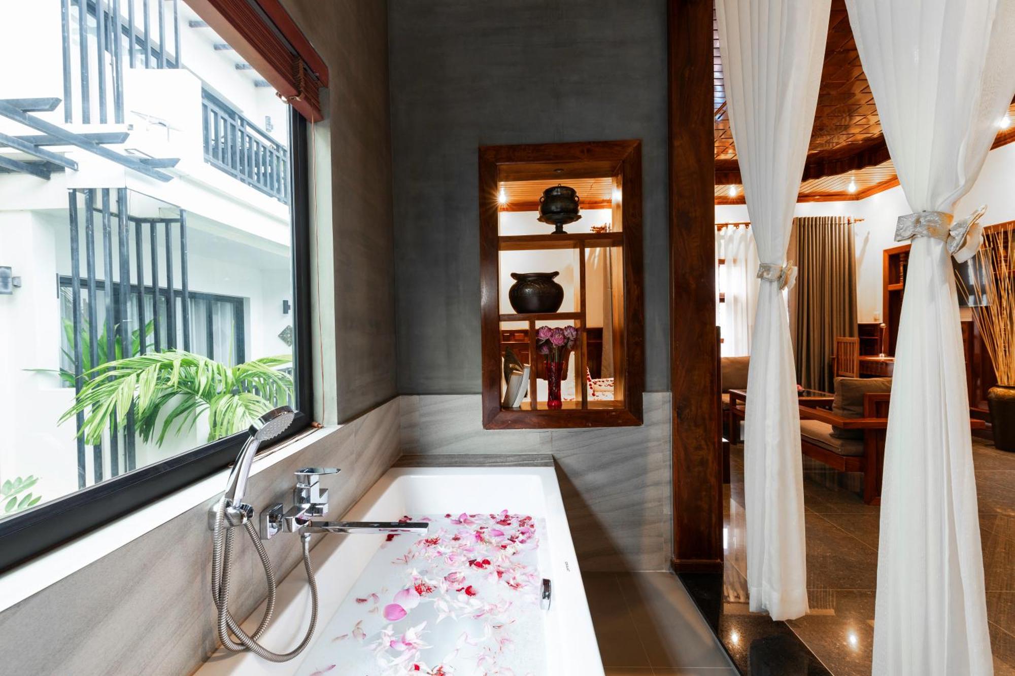 Landmark Room