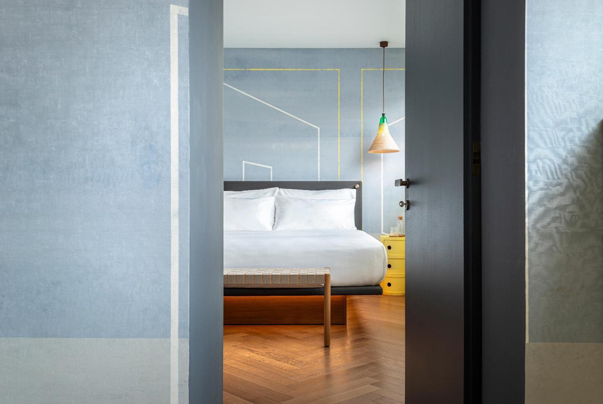 Standard Suite,1617344102:JPEG