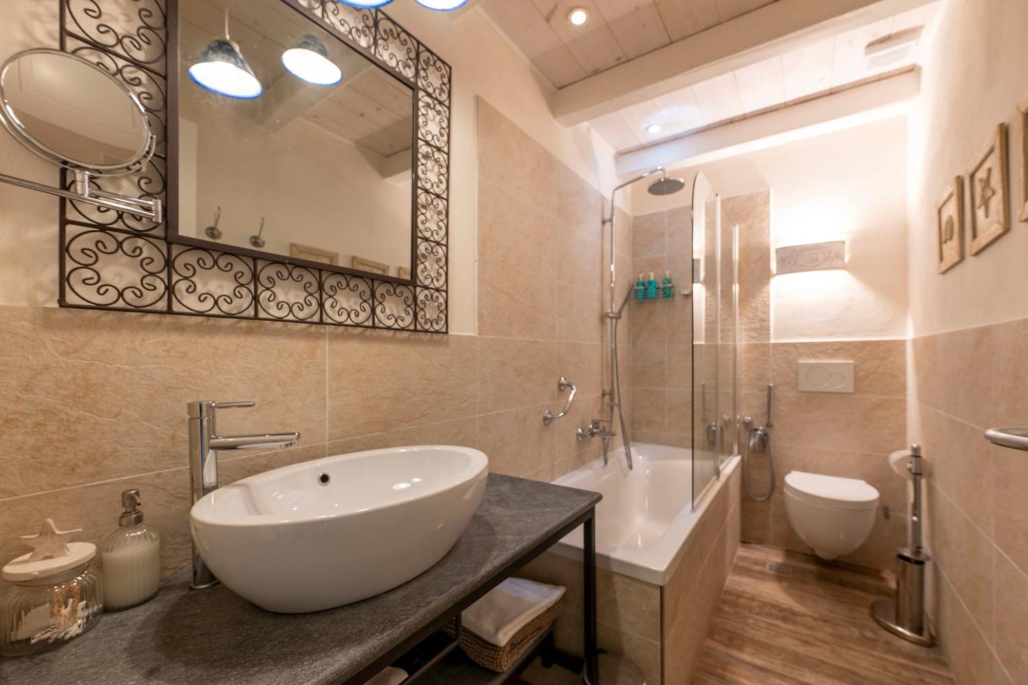 Deluxe Double Room Bath