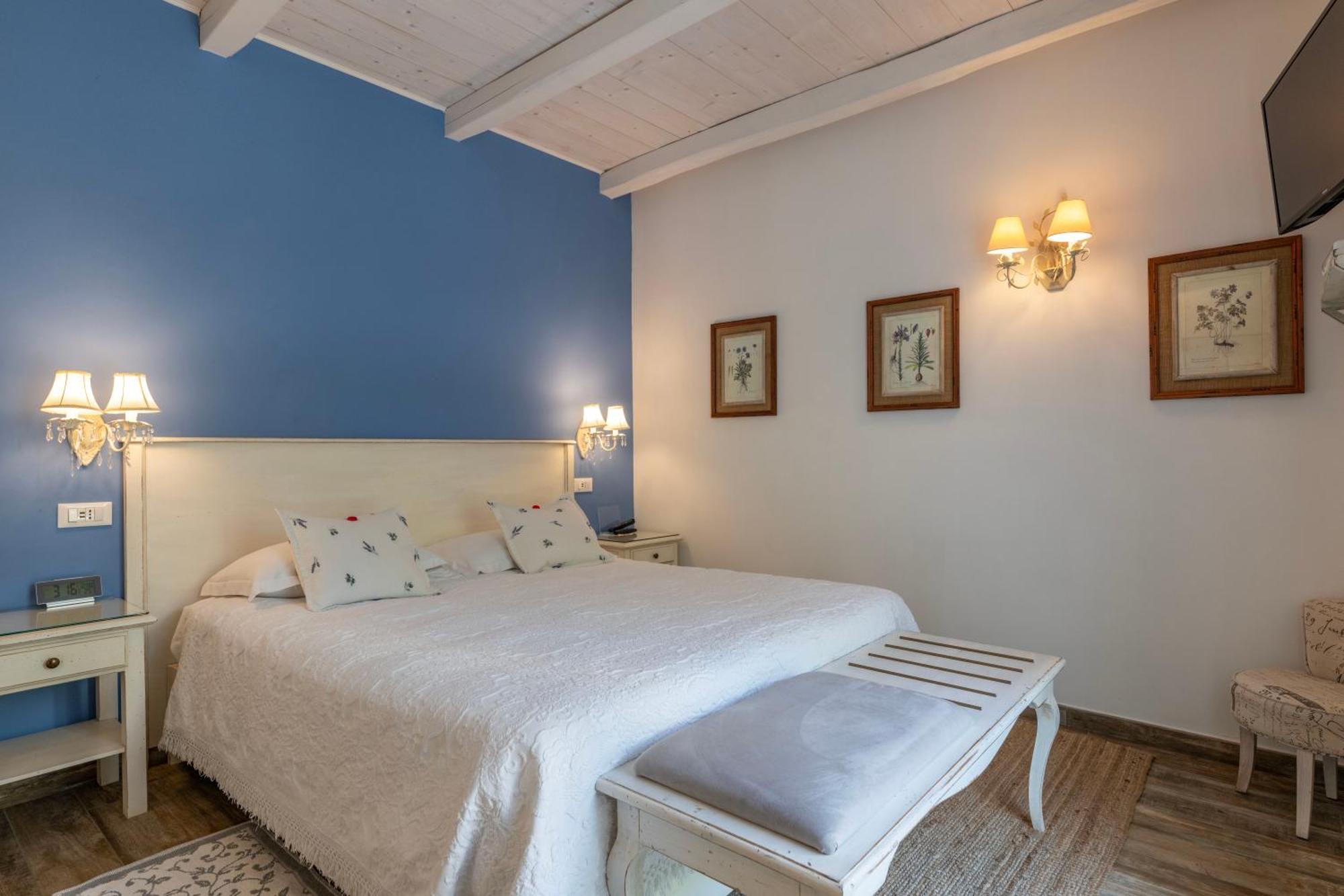 Deluxe Double Room Bath