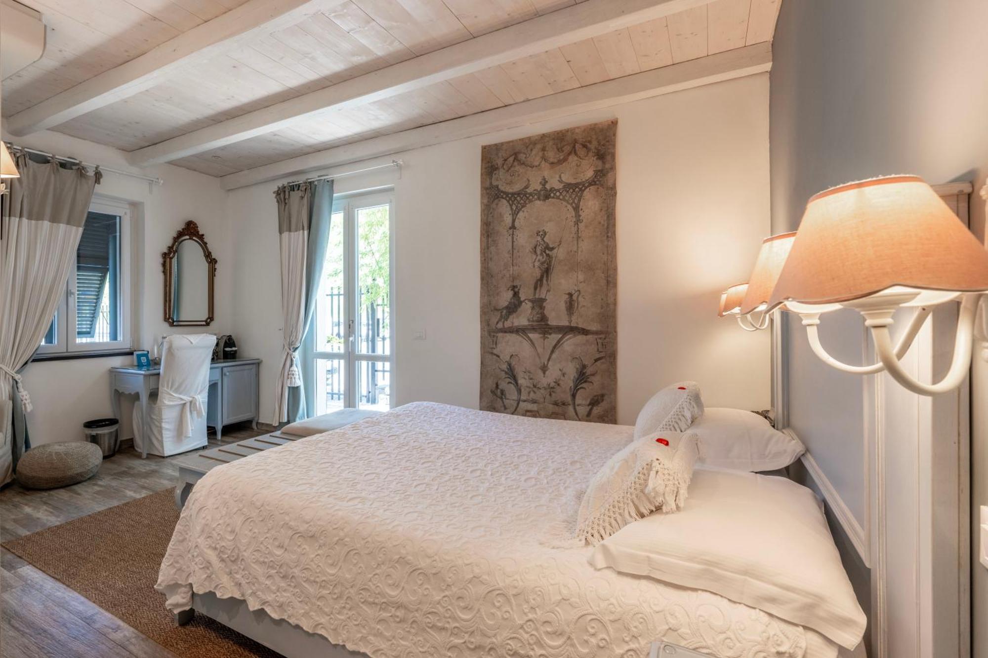 Deluxe Queen Room