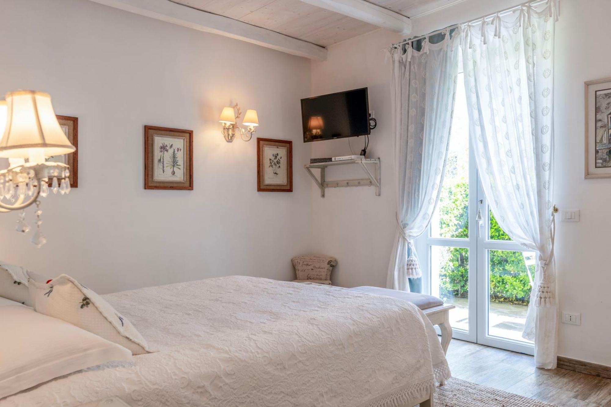 Deluxe Double Room Bath