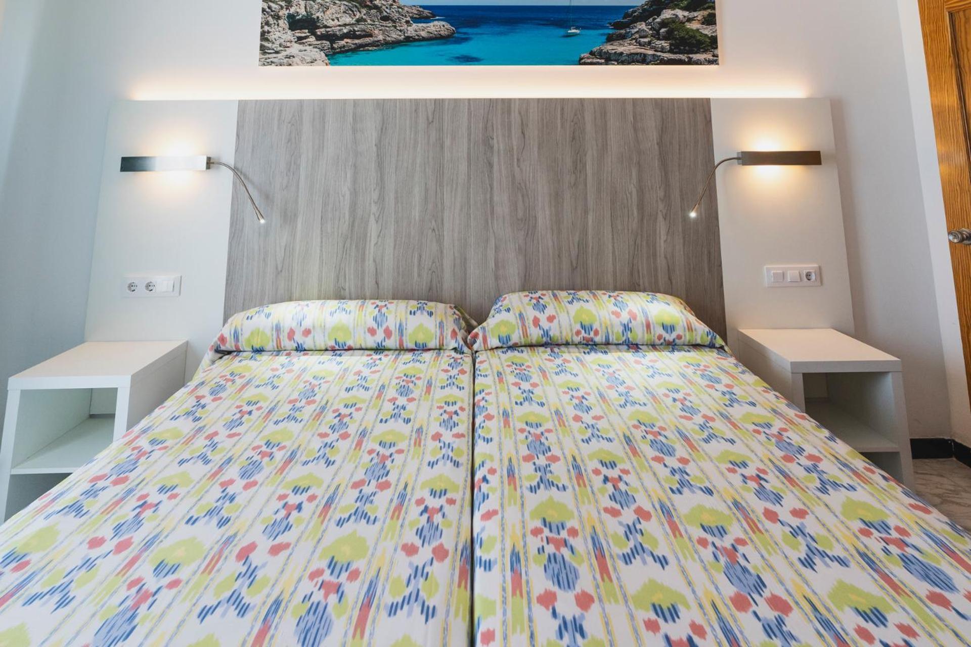 Large Premium Room (2 Adults + 1 Child up to 14 years),1627201968:JPEG