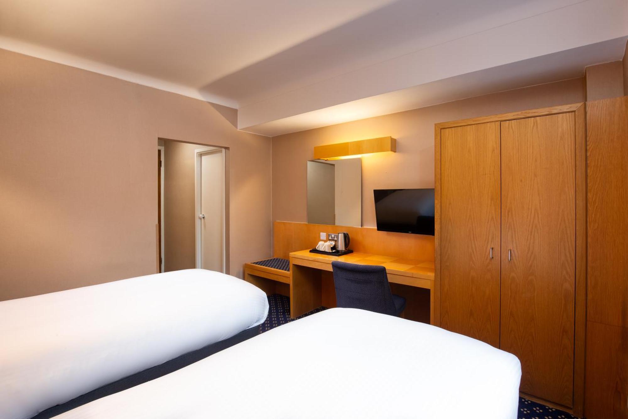 Standard Twin Room Park View