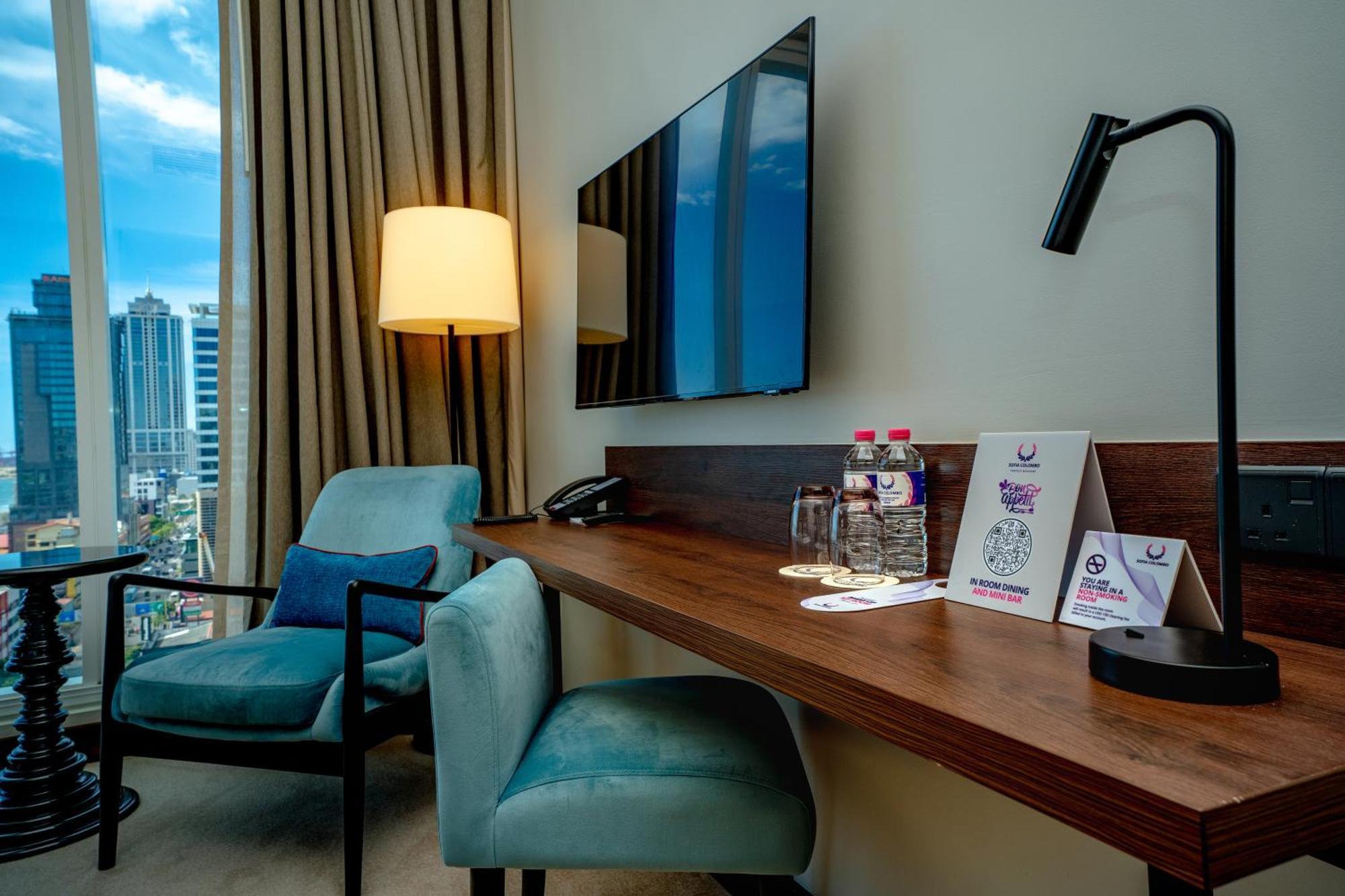 Deluxe King Room City View