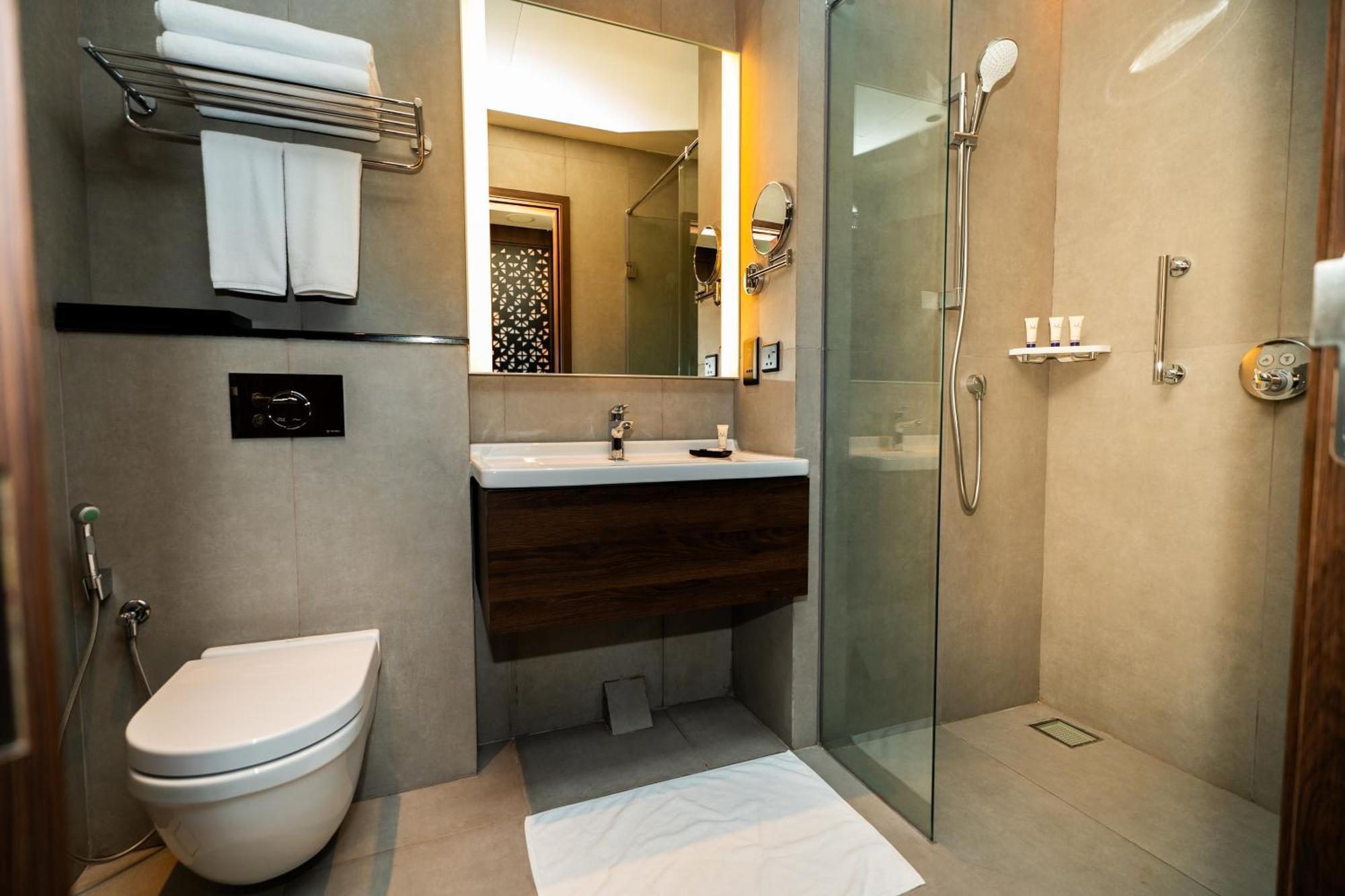 Deluxe King Room City View