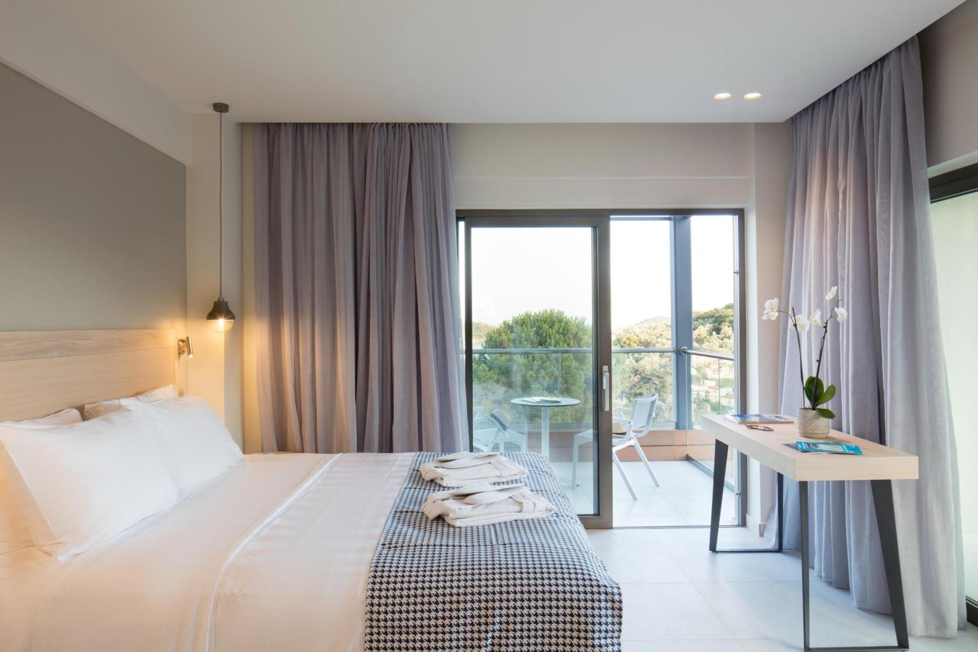 Deluxe Double Room Premium Balcony,1622898419:JPEG