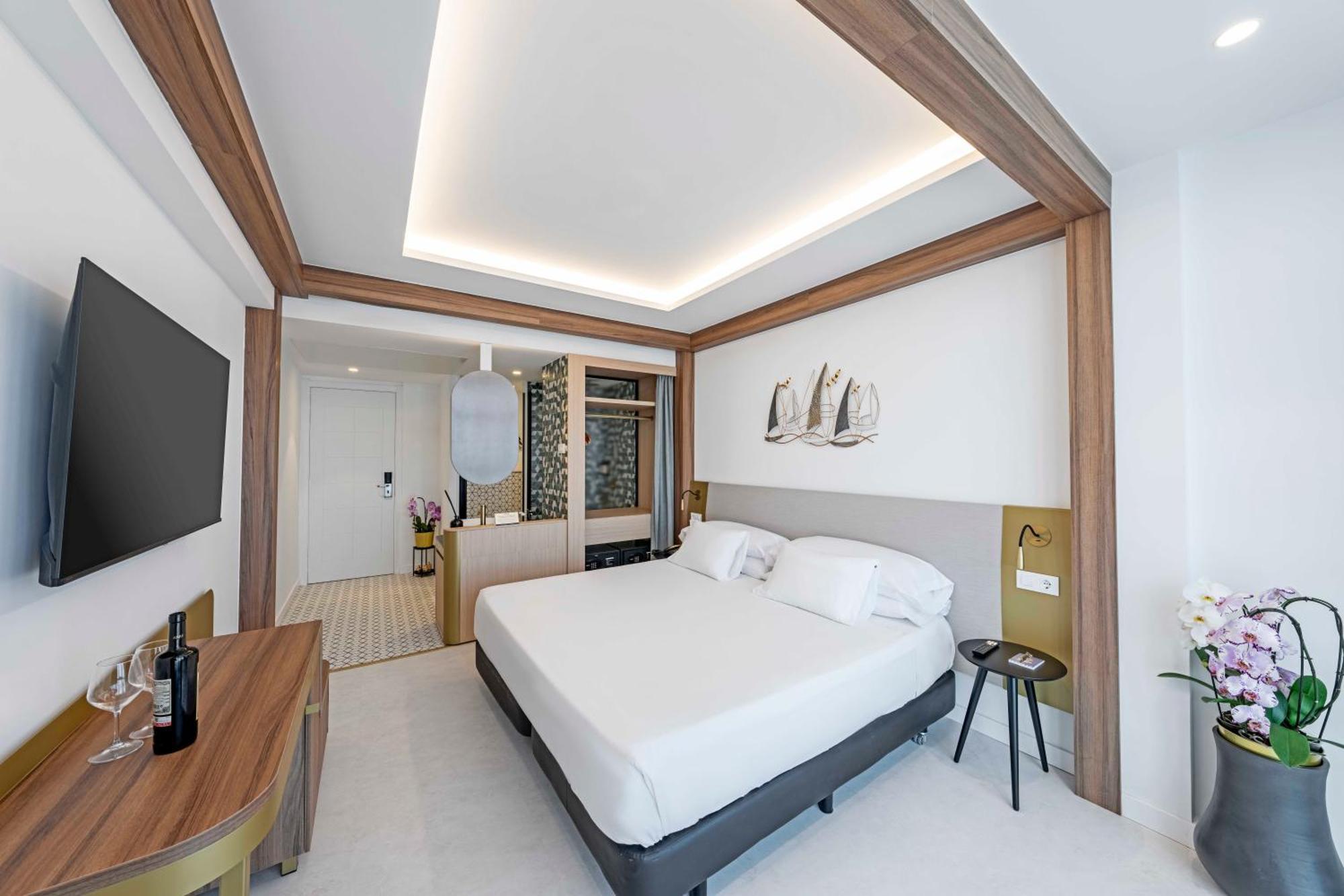 1 King Bed, Superior Room, Sea View,1624313156:JPEG