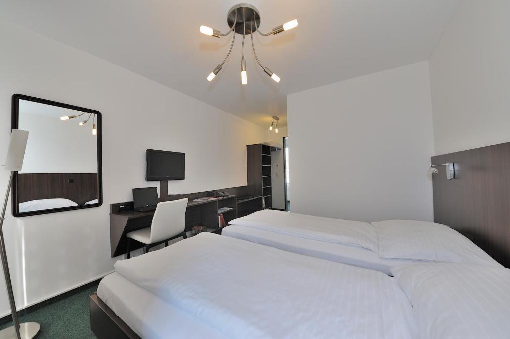 Twin Room,79074864:JPEG