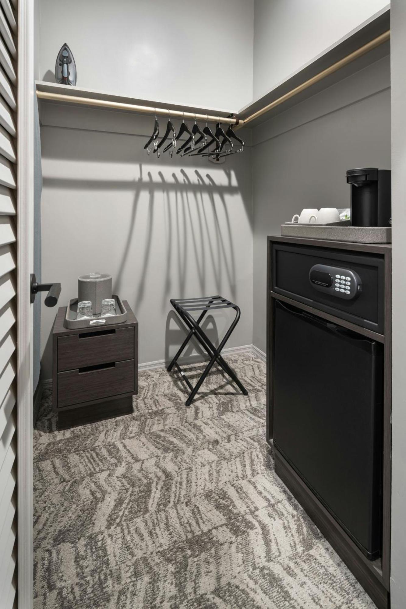 Deluxe Double Suite with Two Double Beds, Bay Window and Sofa Bed