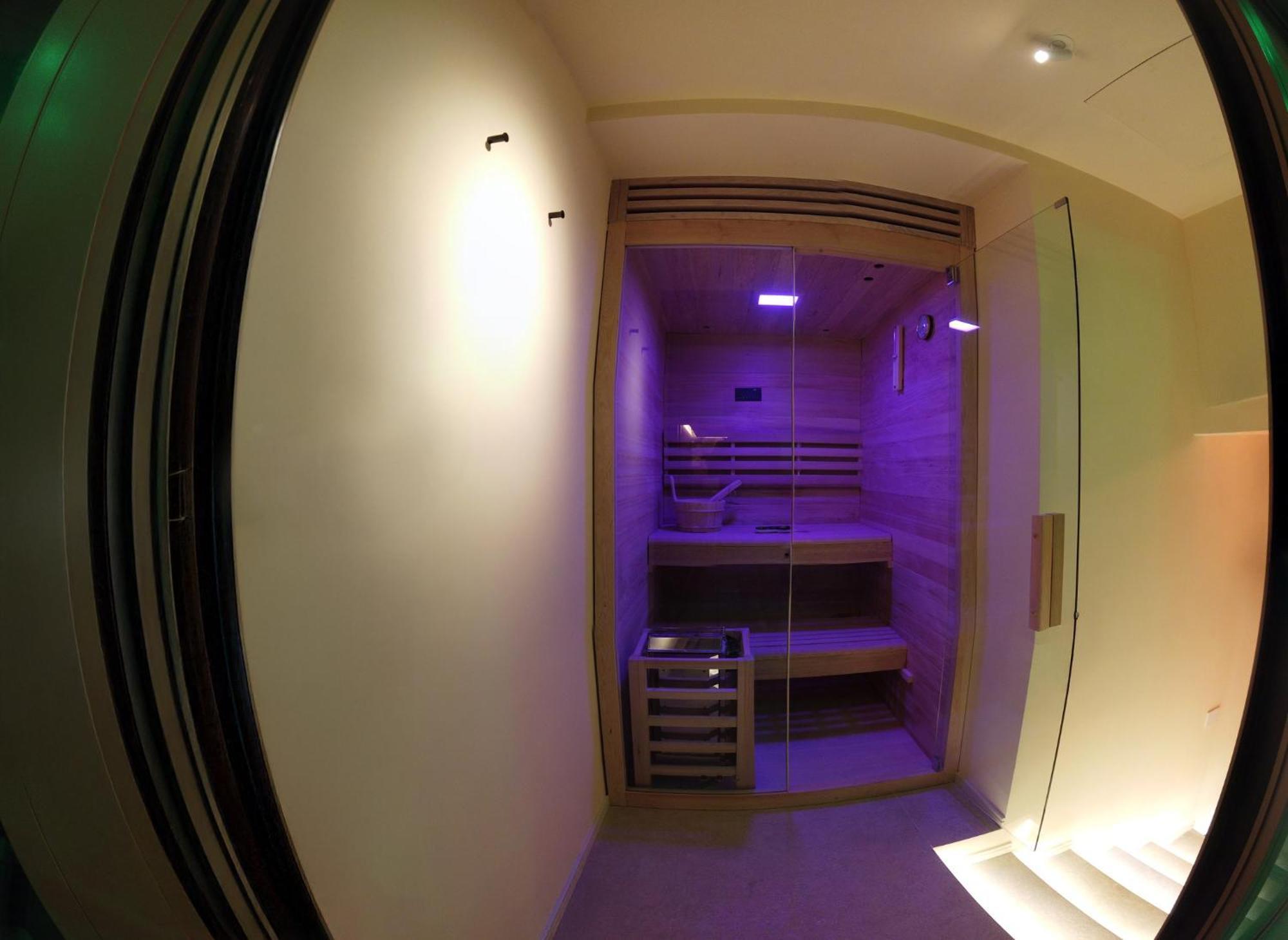 Suite Hot Tub,1632262727:JPEG