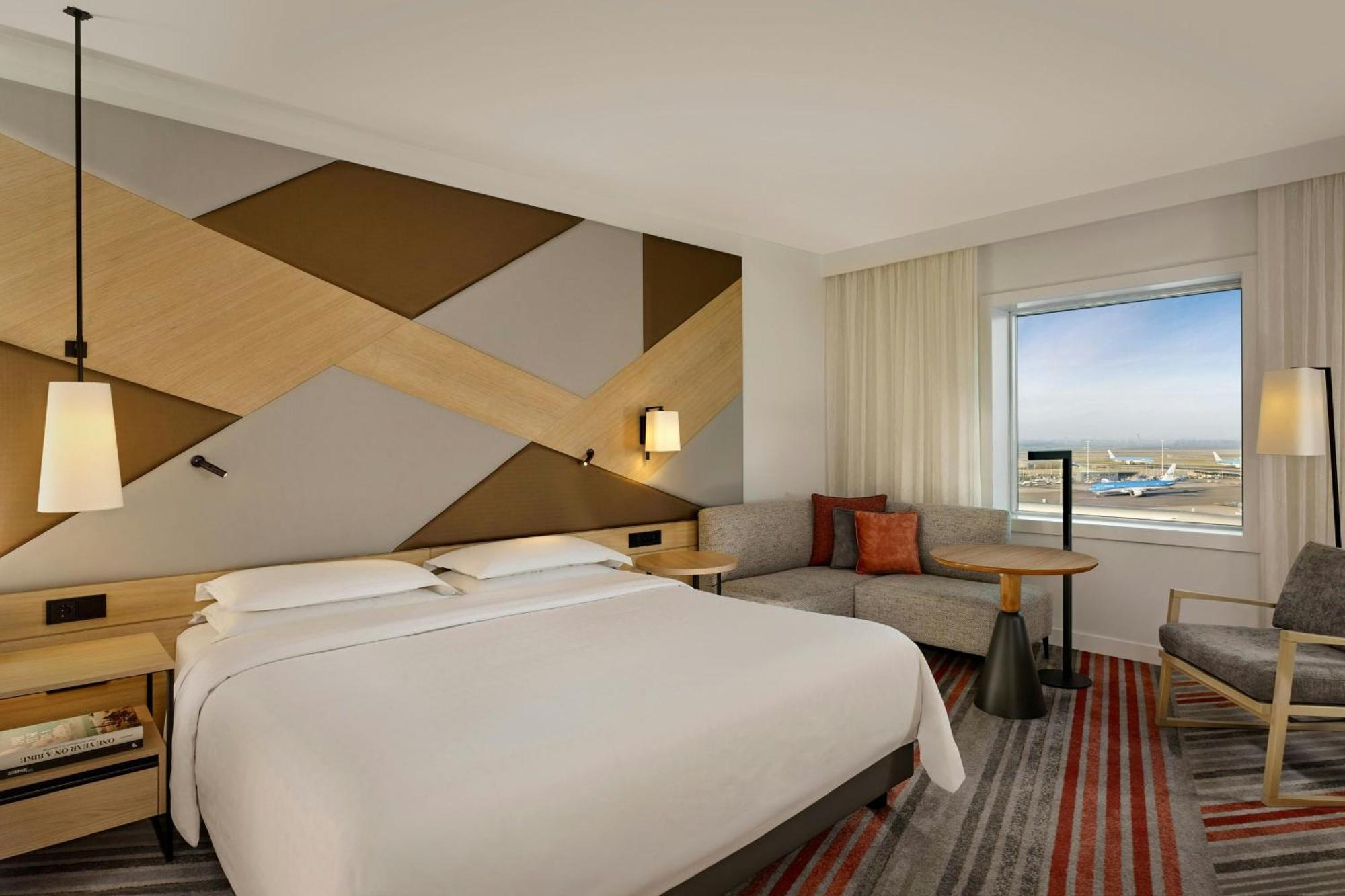 Deluxe Guest room King Airport view,1633676340:JPEG
