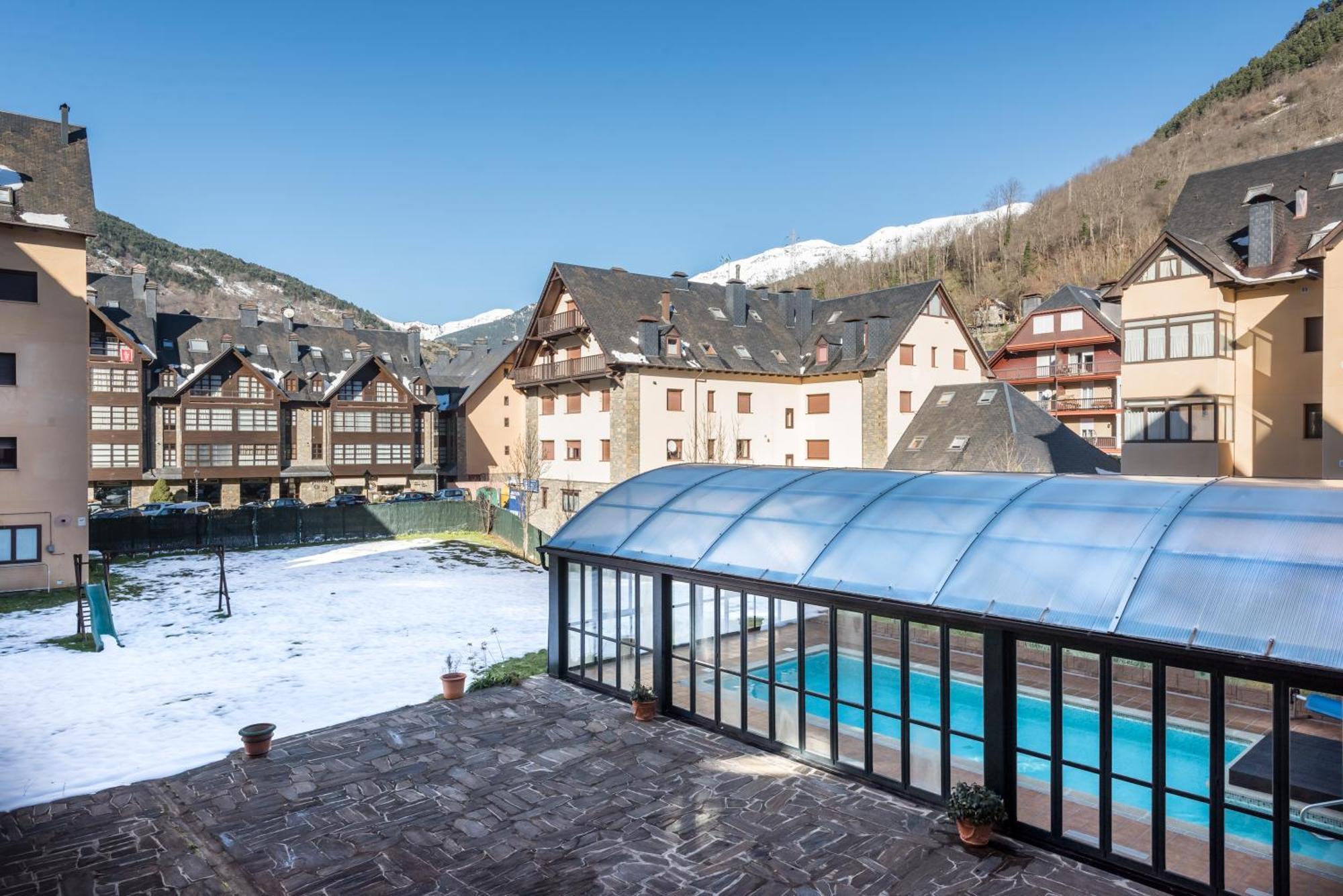 Apartment access to swimming pool,1633677628:JPEG