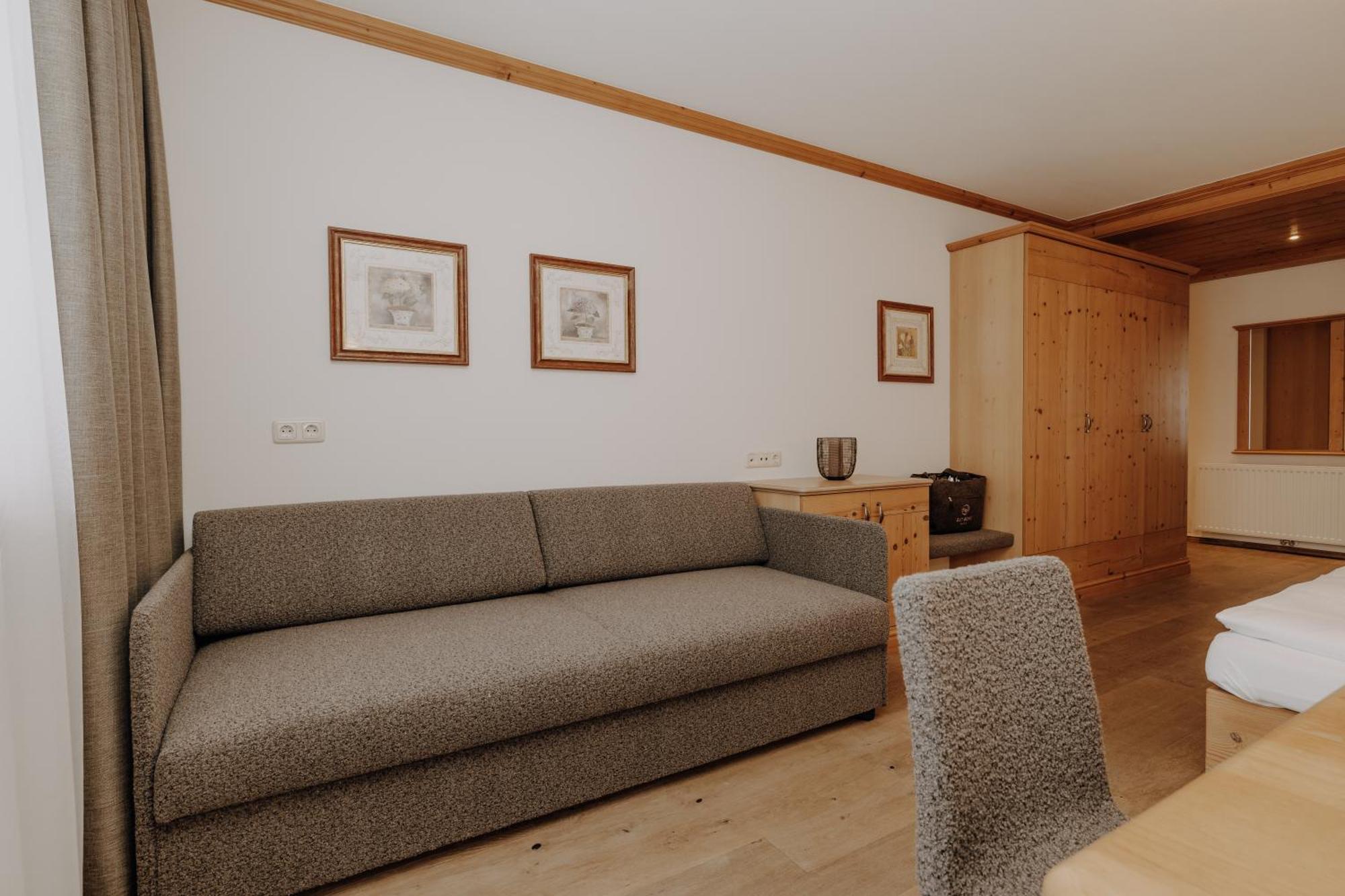 Double Room,1633687178:JPEG