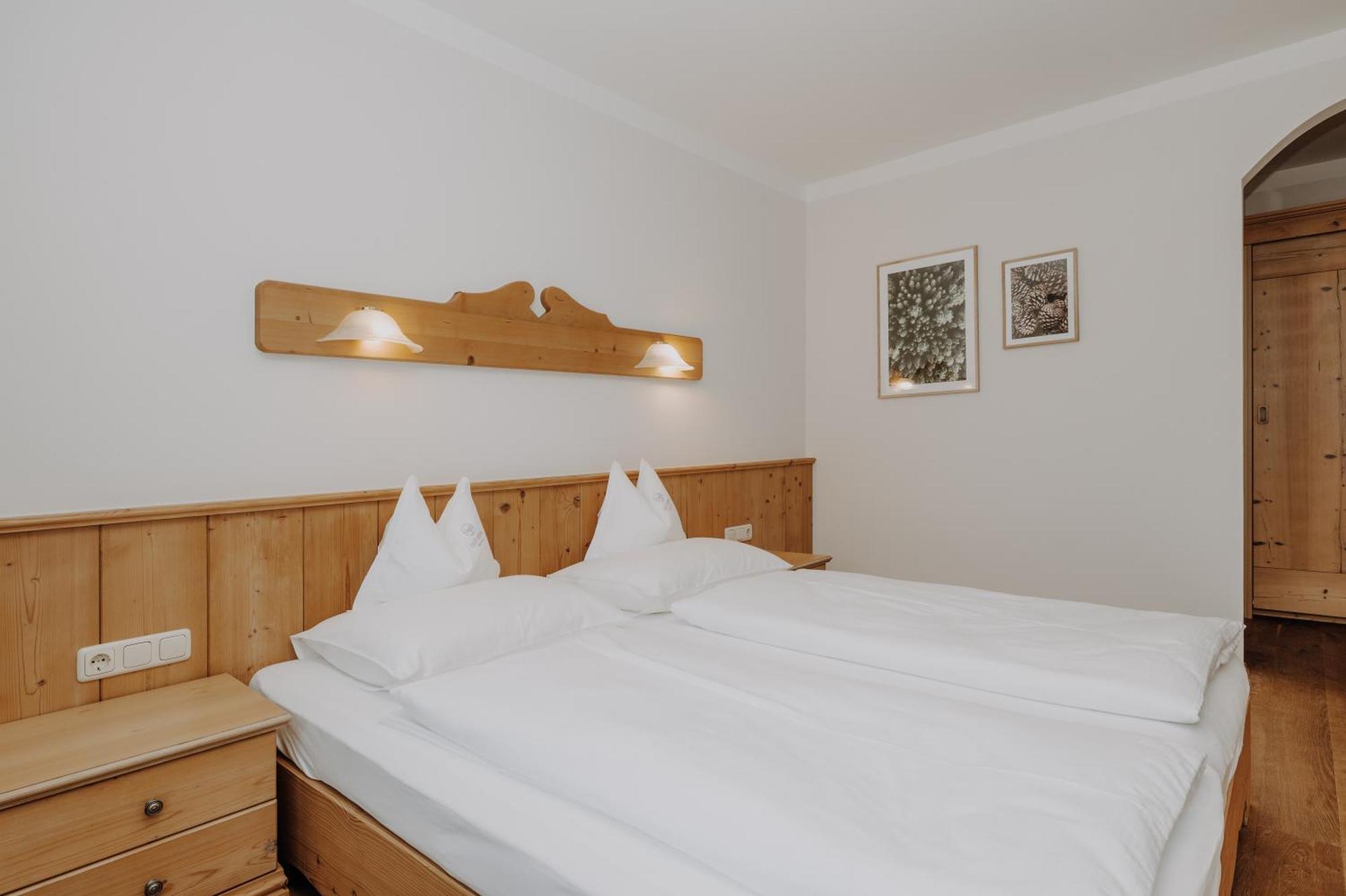 Small Double Room,1633687175:JPEG