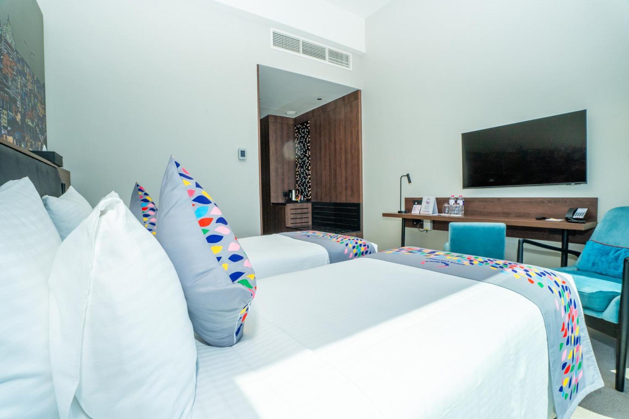 Deluxe King Room City View
