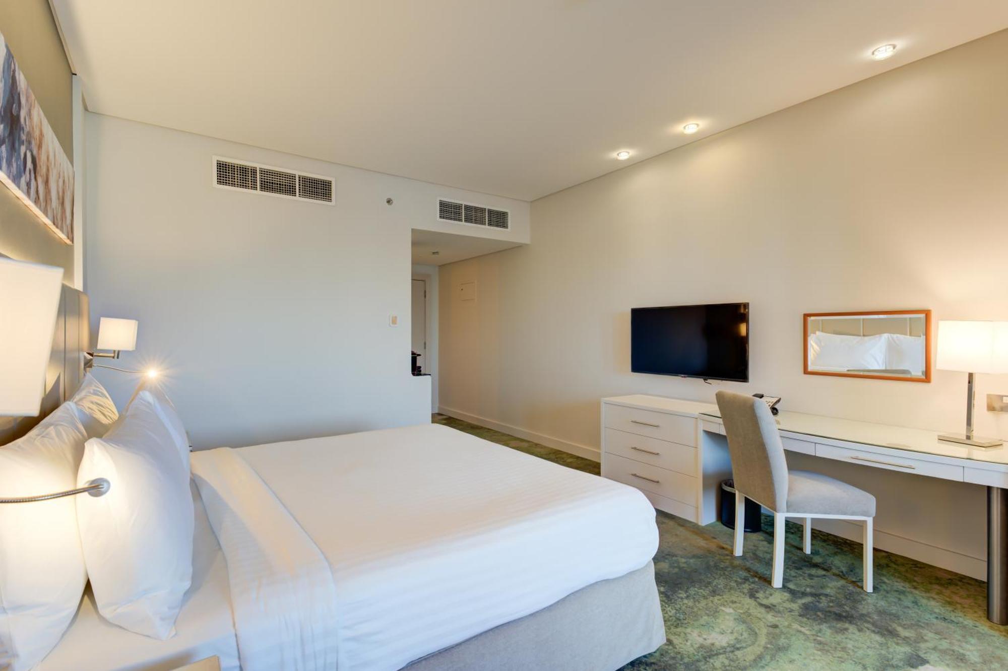 Superior King Room - Shuttle Service to JBR Beach and Access to The Market Mall,1638477096:JPEG