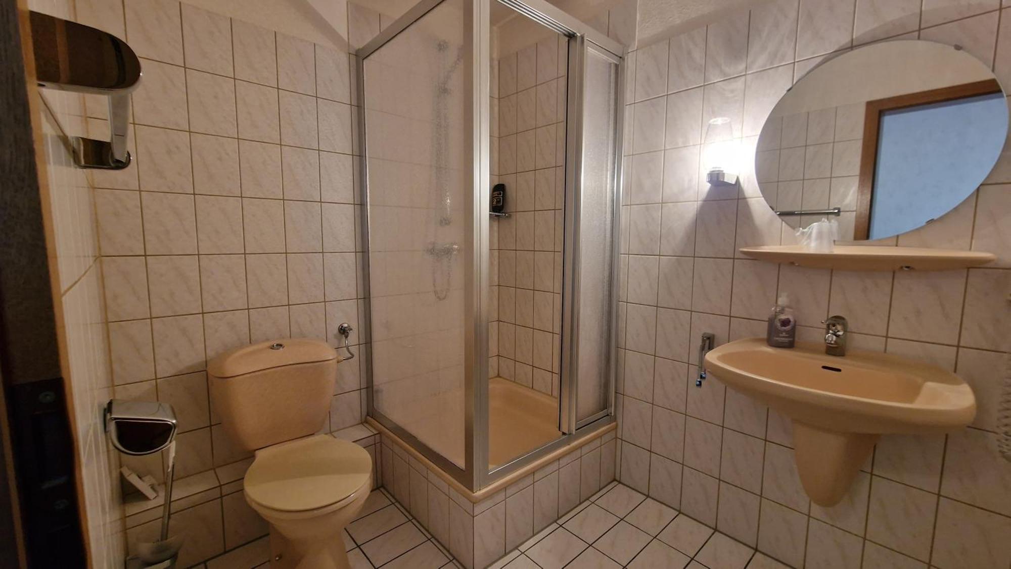 Single Room,1640407555:JPEG