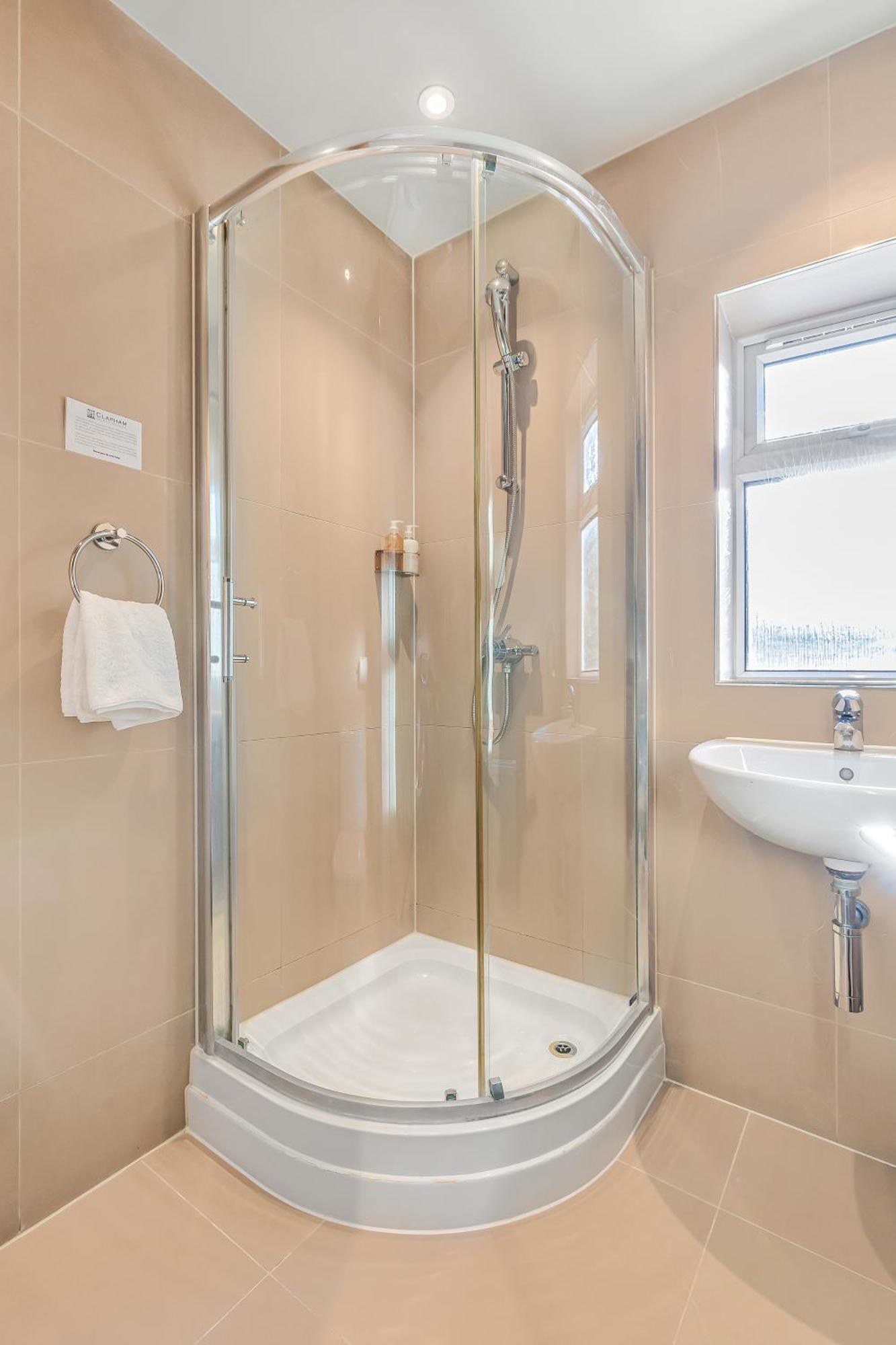 Twin Room Private External Bathroom