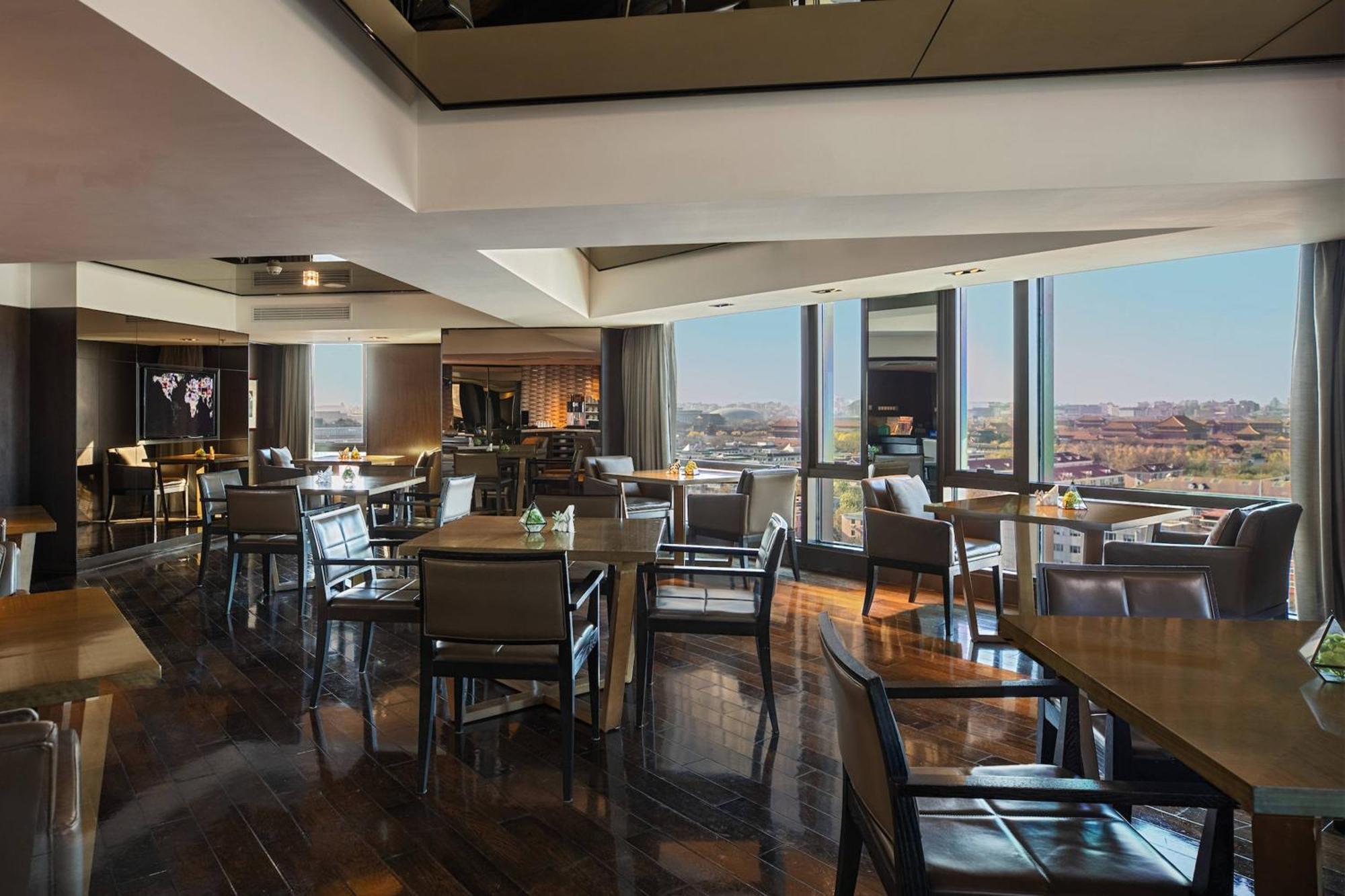 Club King Room Lounge Access Afternoon tea Happy hour Drink time