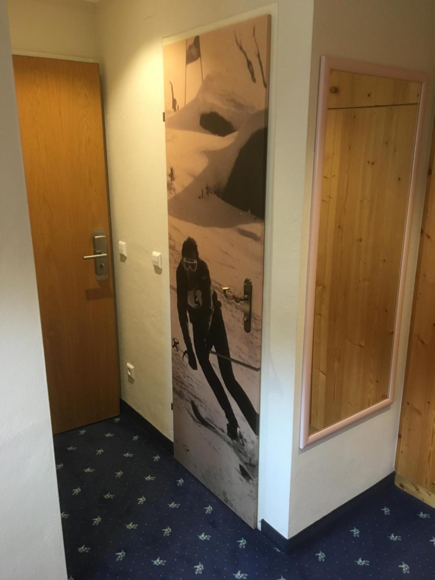 Single Room,1643181463:JPEG