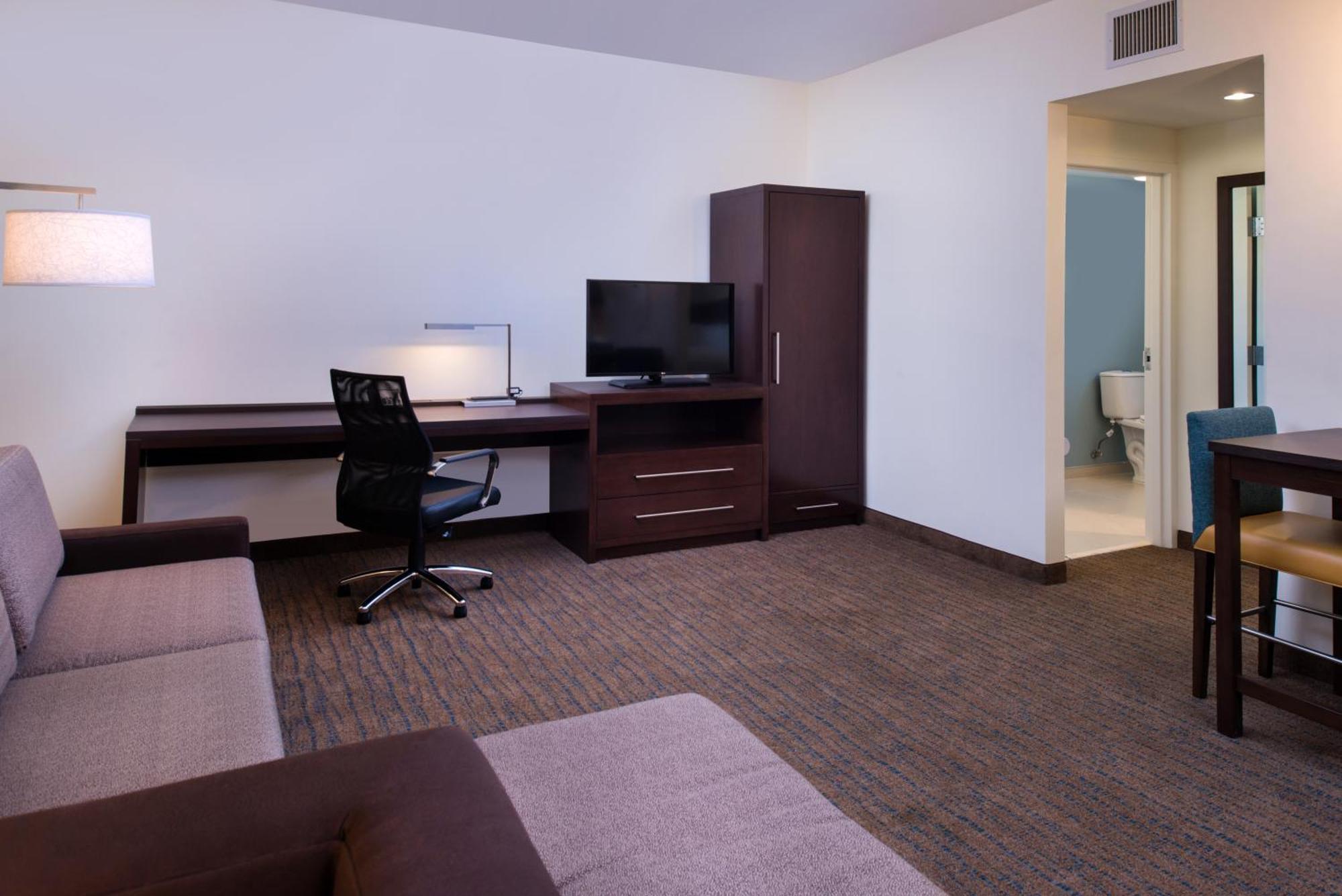 One-Bedroom Queen Suite,1643784866:JPEG