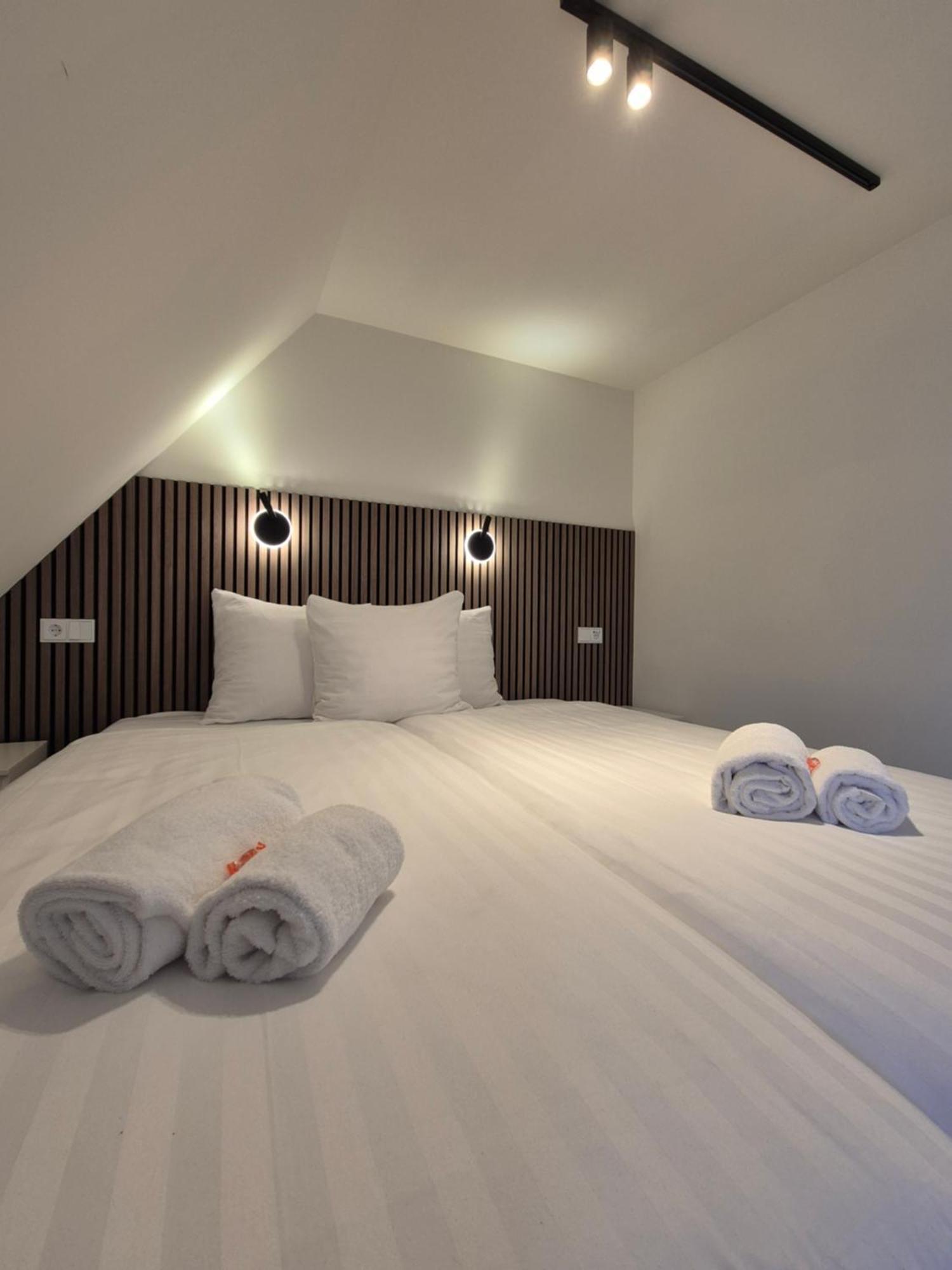 Kleine Tweepersoonskamer met 2 Aparte Bedden