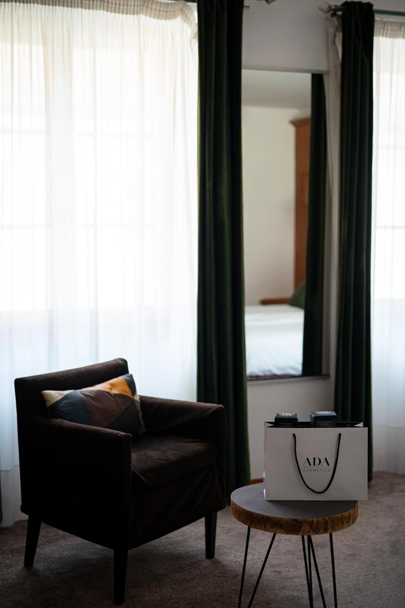 Comfort Room,1682933049:JPEG