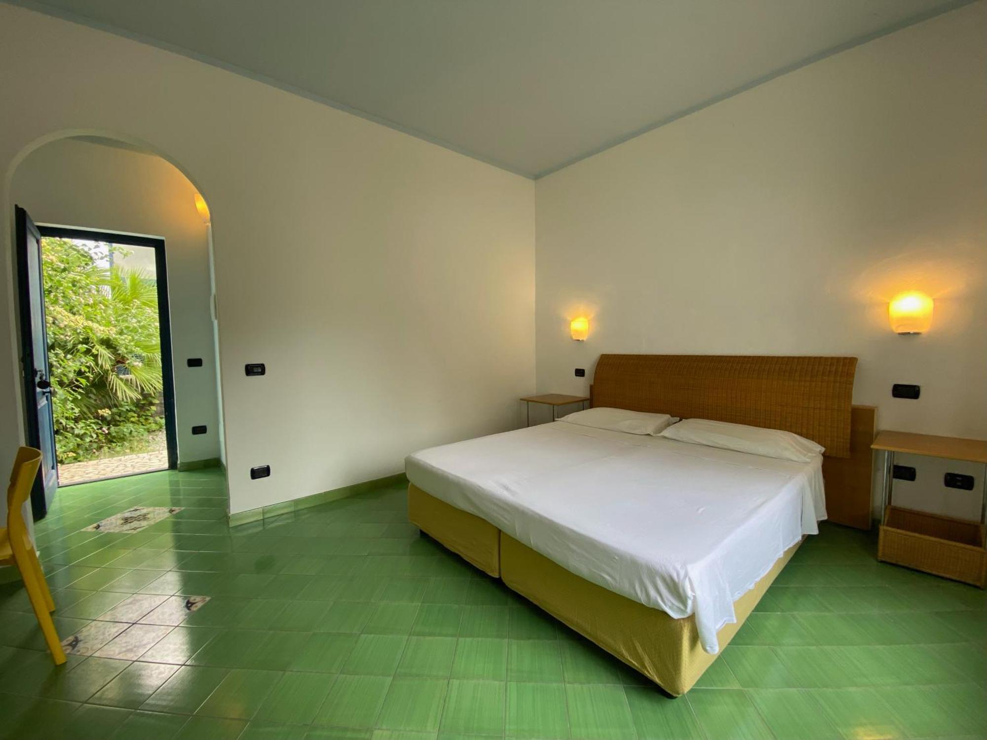 Double or Twin Room,1689824112:JPEG