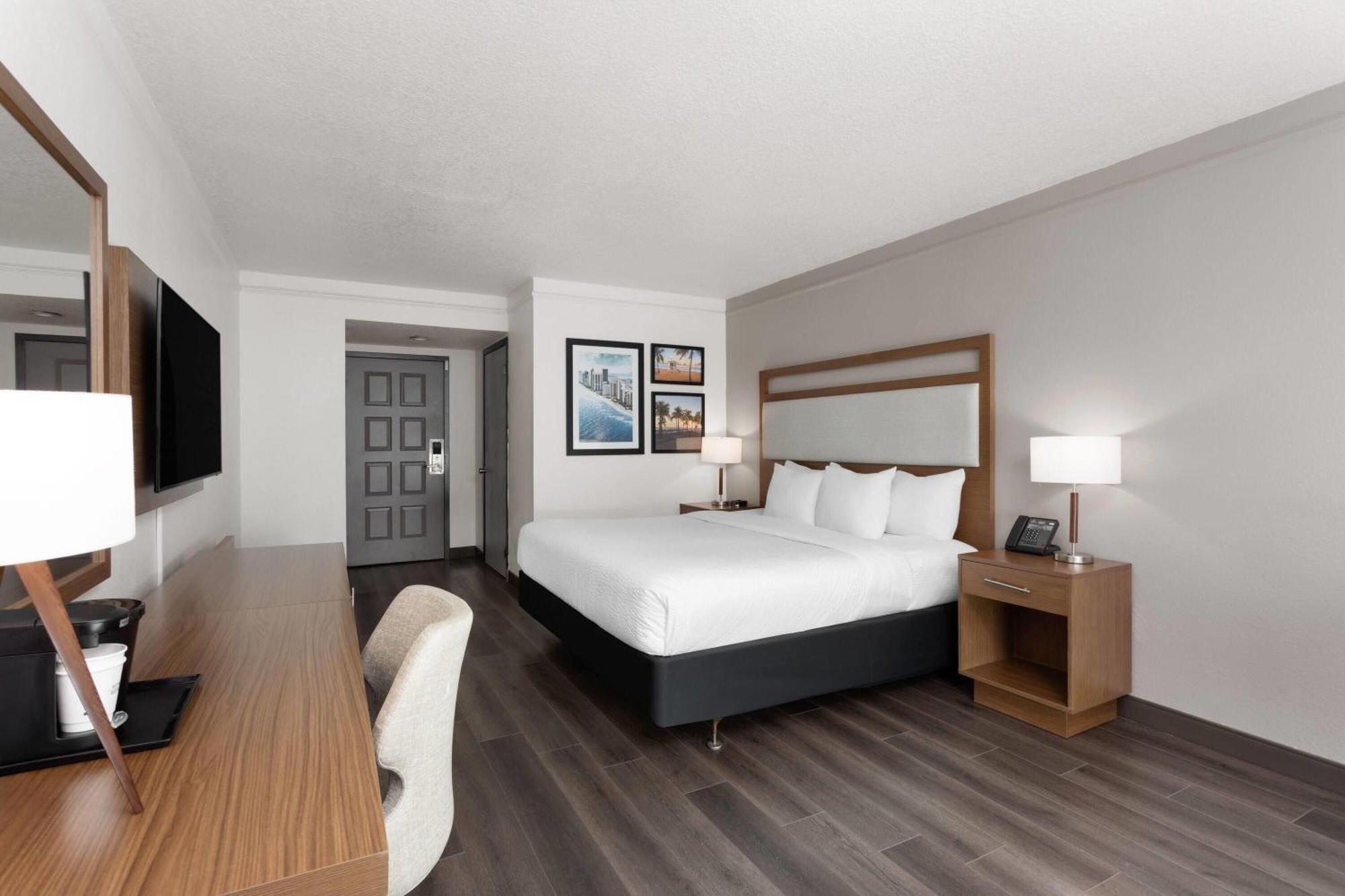 Executive King Room - Poolside,1694546080:JPEG