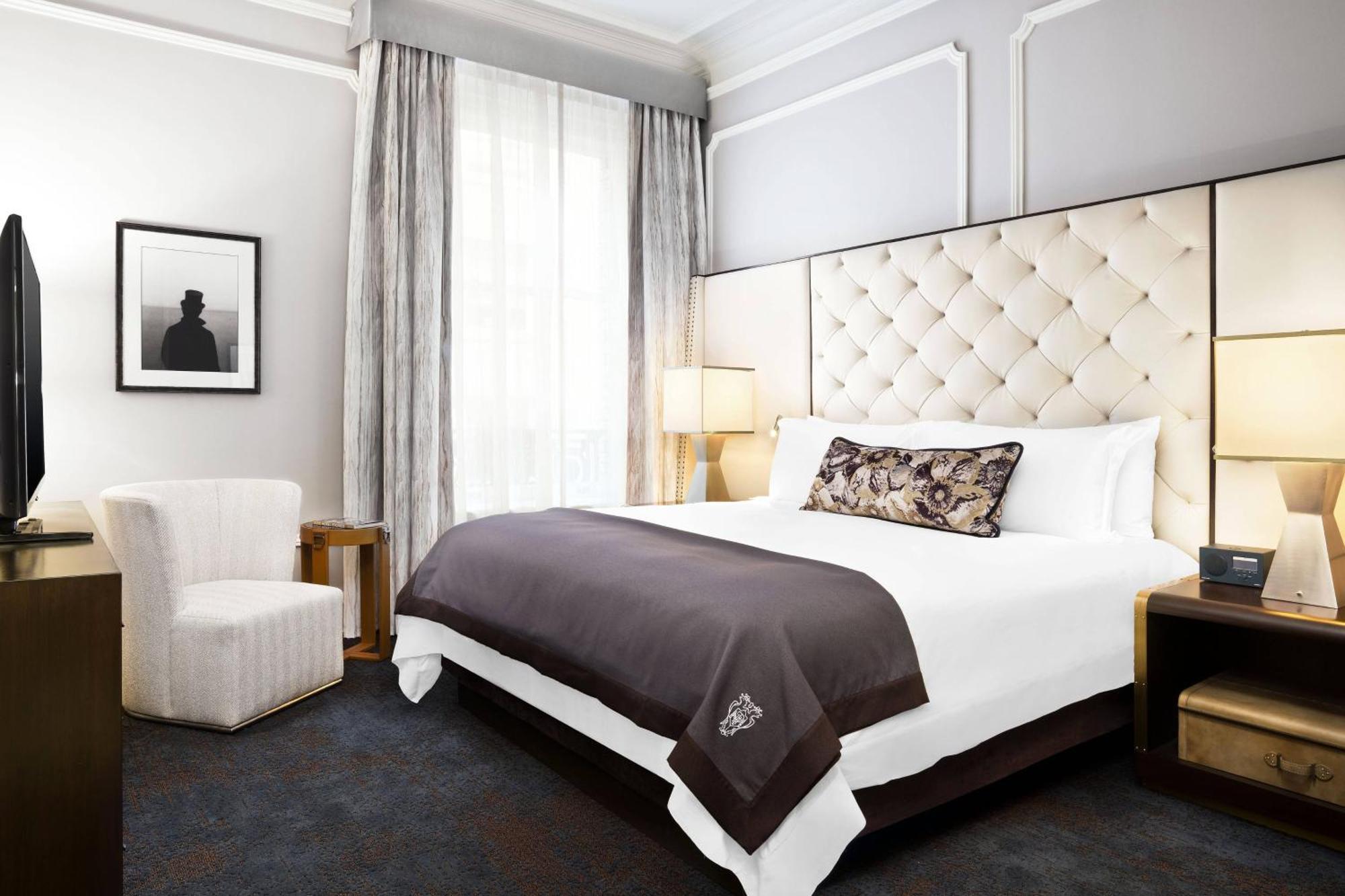 Superior Suite 1 Bedroom 2 room Suite 1 King Sofa bed,1697820294:JPEG