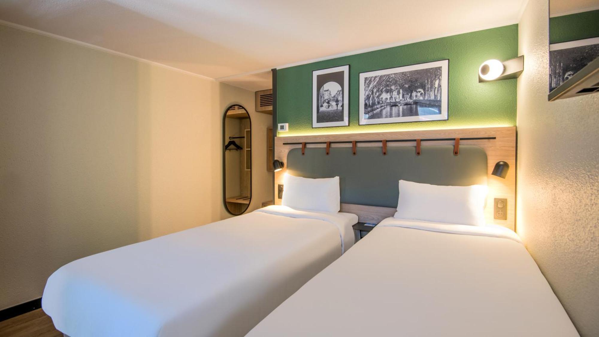 Standard Twin Room,1706777592:JPEG