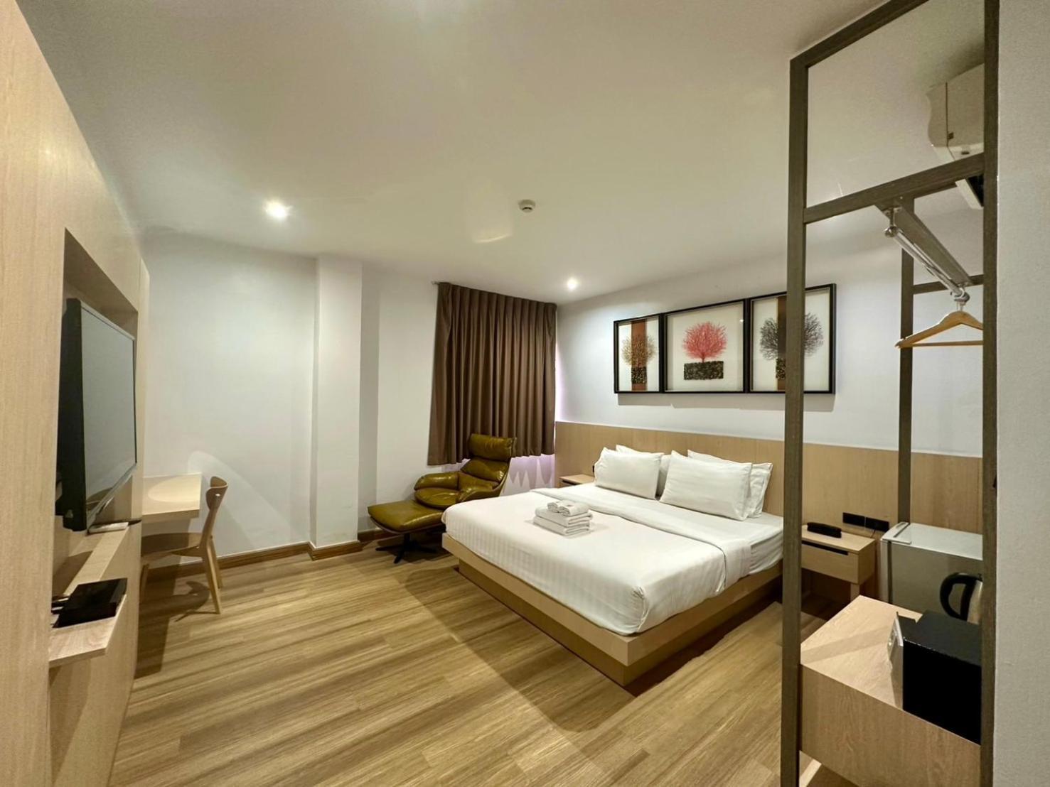 Deluxe Double or Twin Room