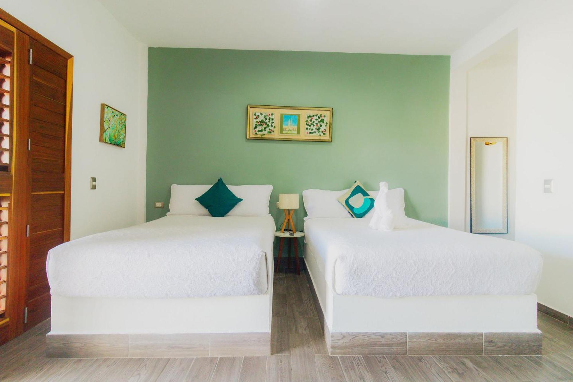 Twin Room,1706966498:JPEG