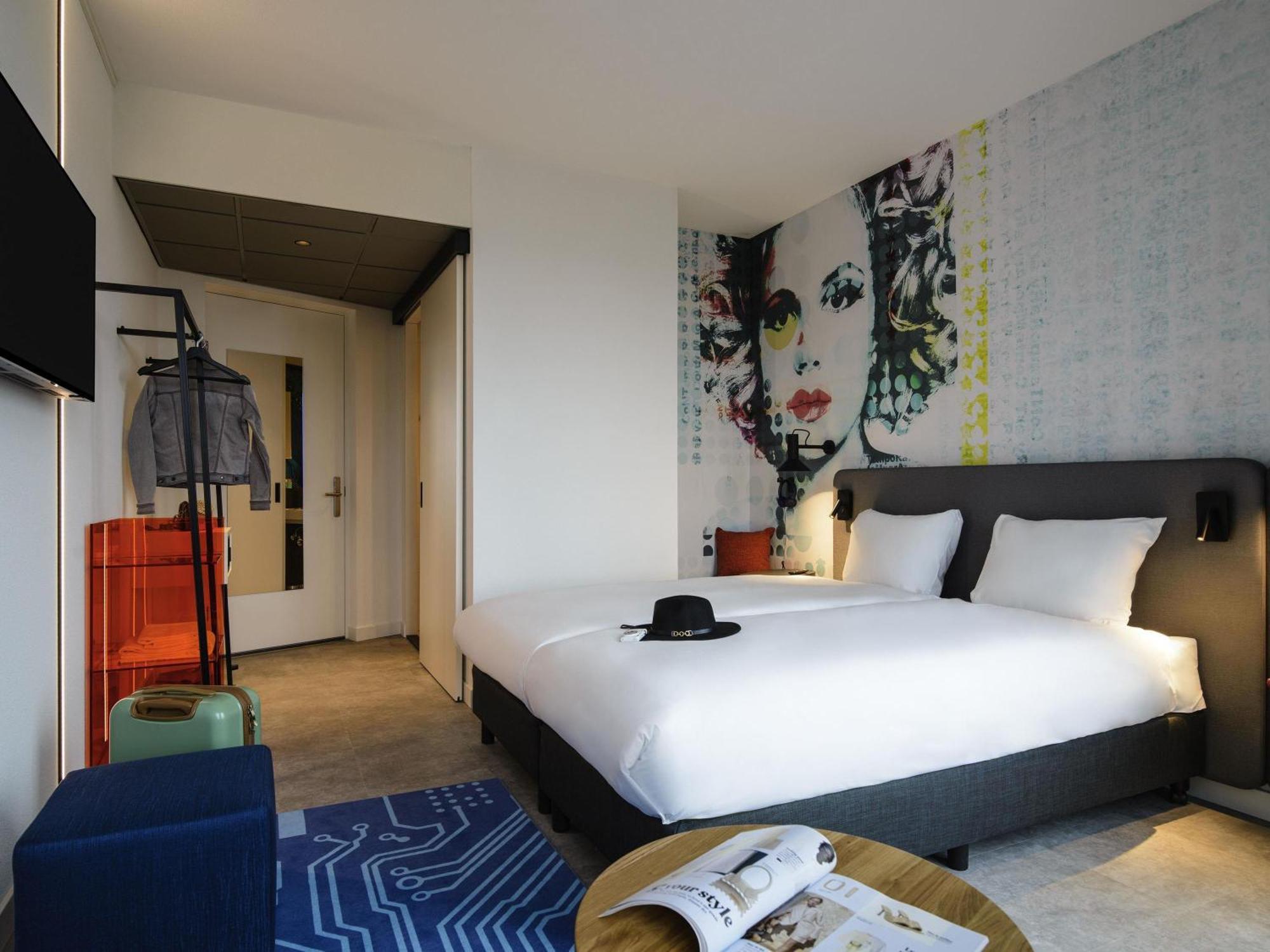 Standard Twin Room with City View,1707050596:JPEG