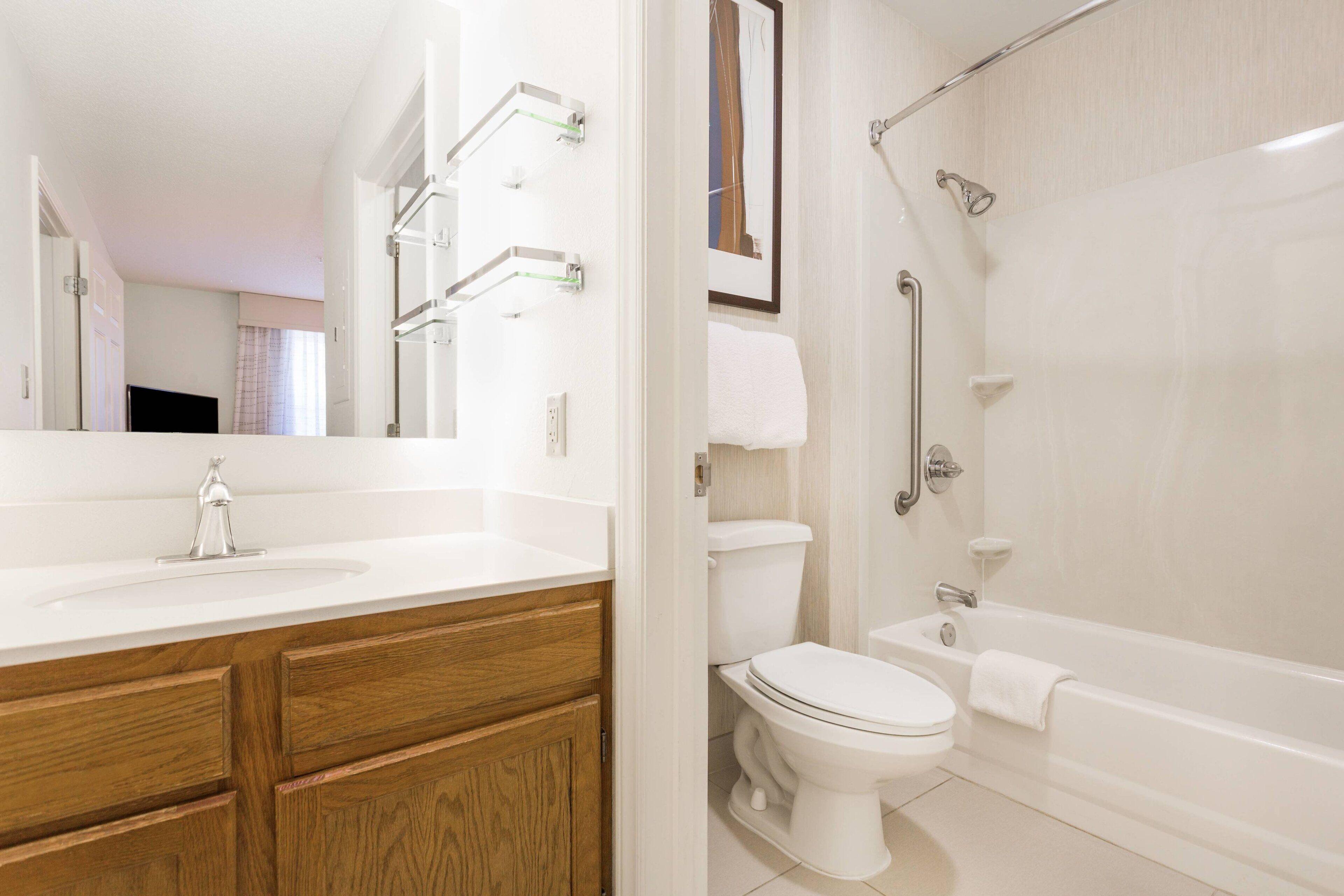 One-Bedroom Queen Suite with Sofa Bed,1709539263:JPEG