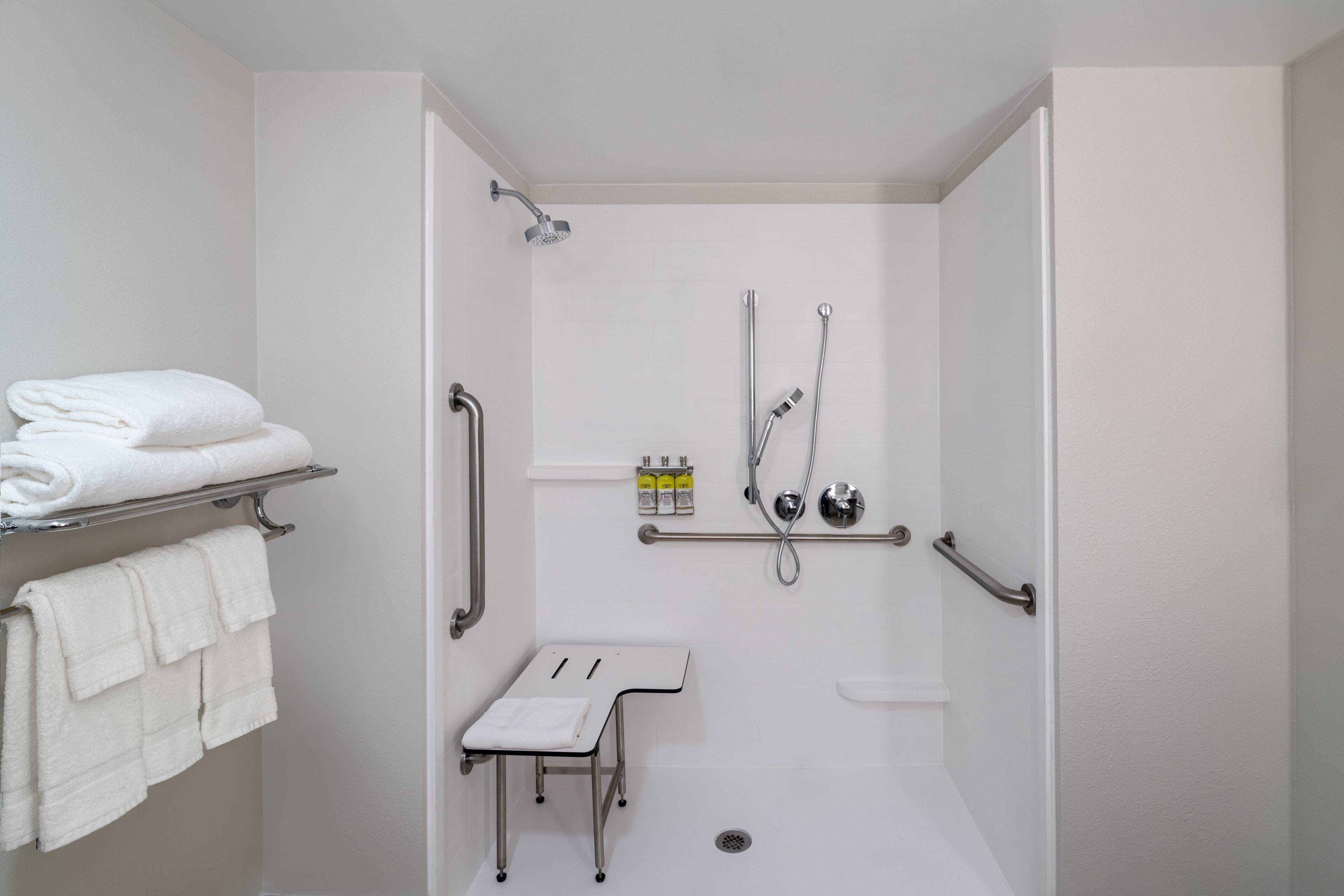 Queen Room Two Queen Beds Disability Access Hearing Accessible Roll Shower,1449759025:JPEG