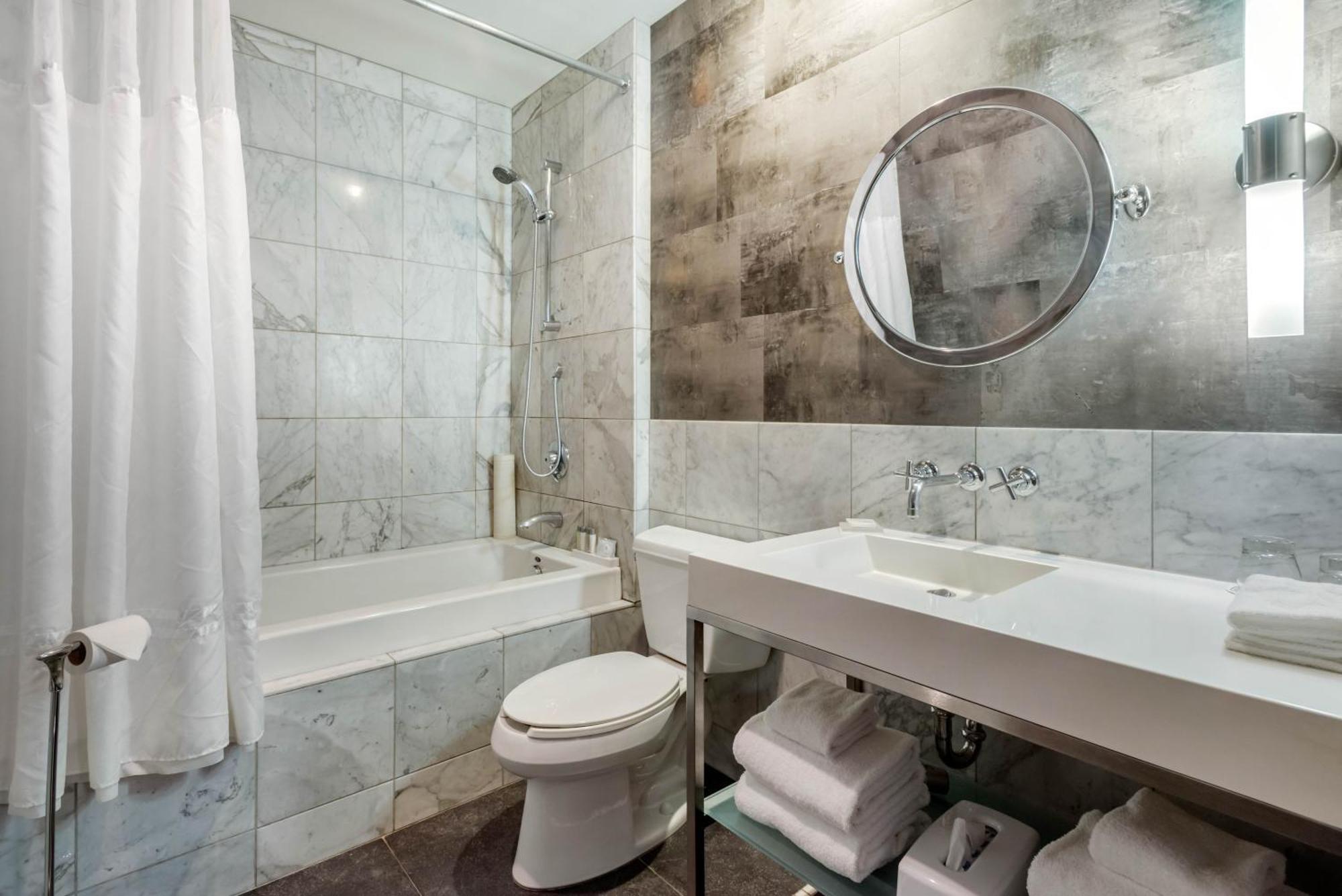 King Suite with Whirlpool - Non smoking,1717017909:JPEG