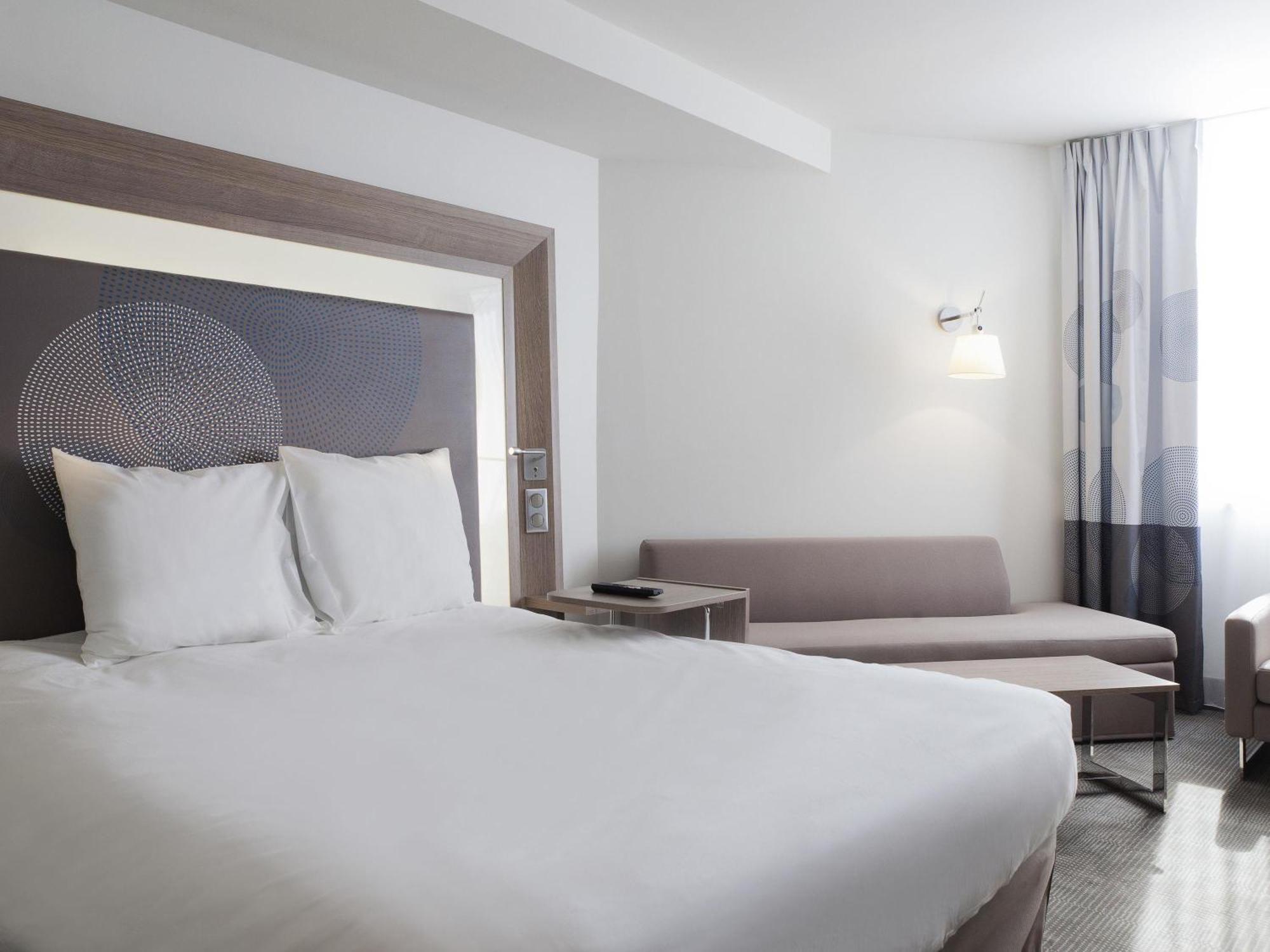Executive Room with Queen Bed and Double Sofa Bed,1765318934:JPEG