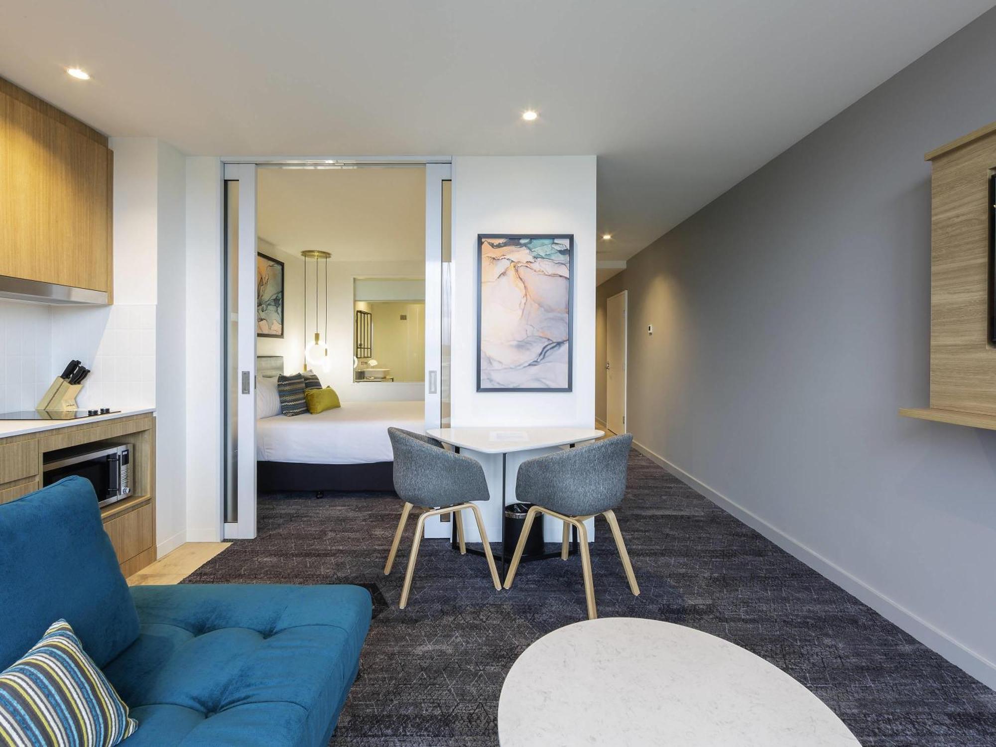 One-Bedroom Apartment with One Queen Bed,1717180818:JPEG