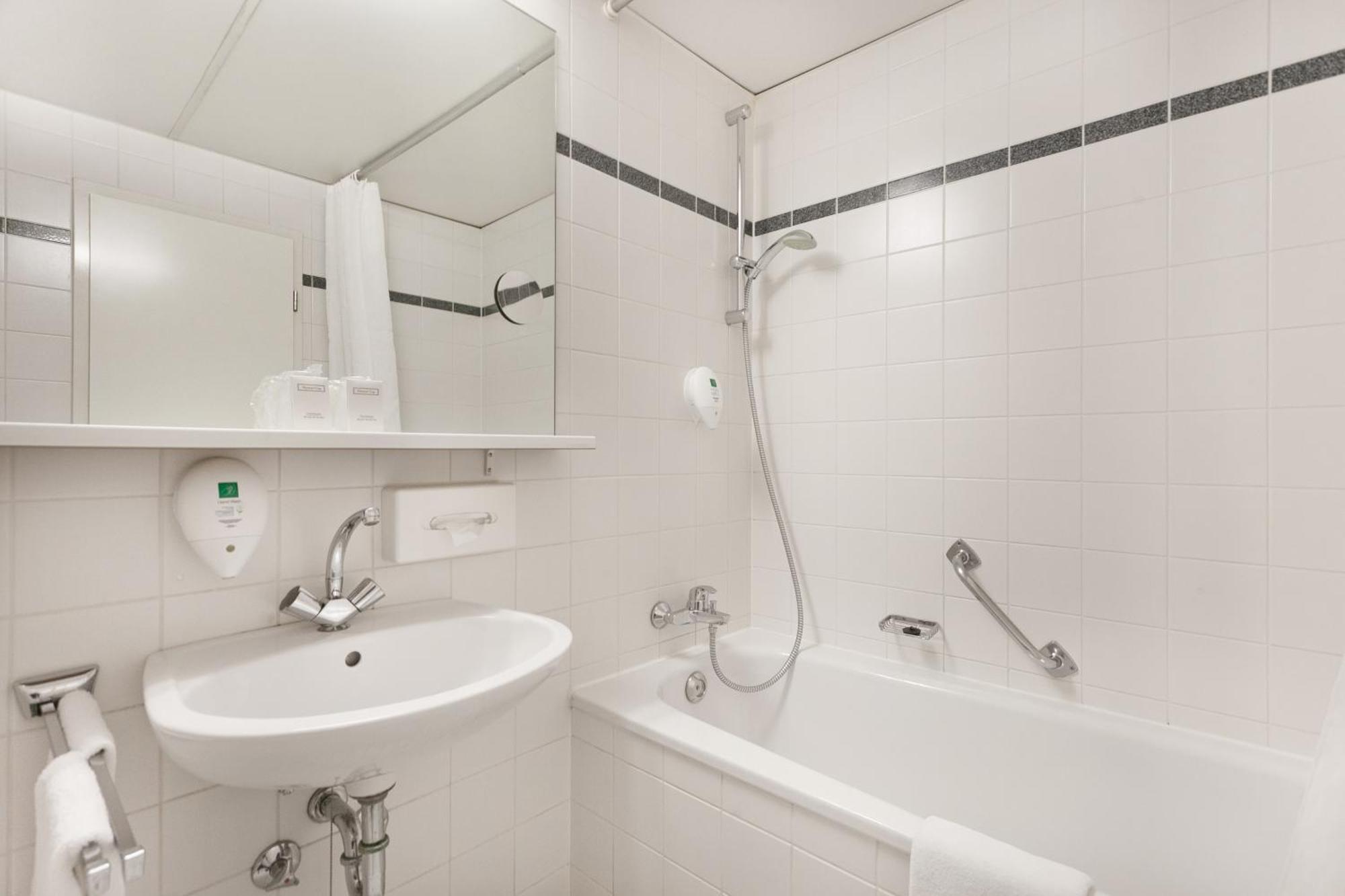 Standard Twin Room,1729981213:JPEG