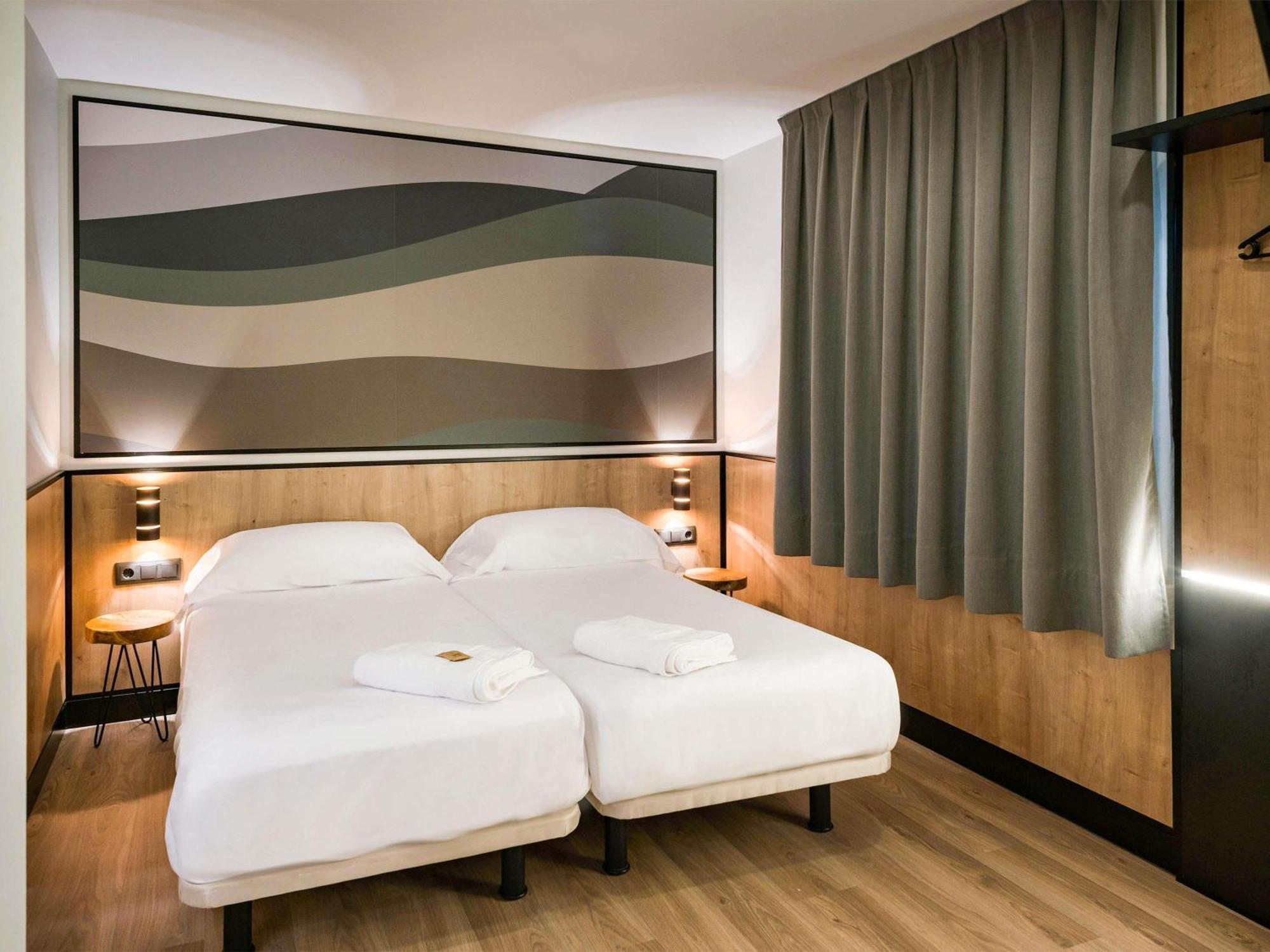 Twin Room,1729996483:JPEG
