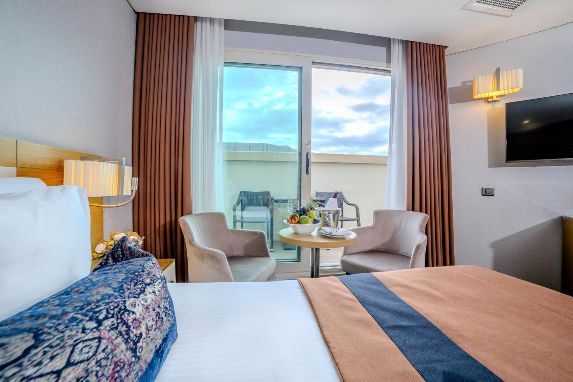Deluxe Double Room Balcony,1765213782:JPEG
