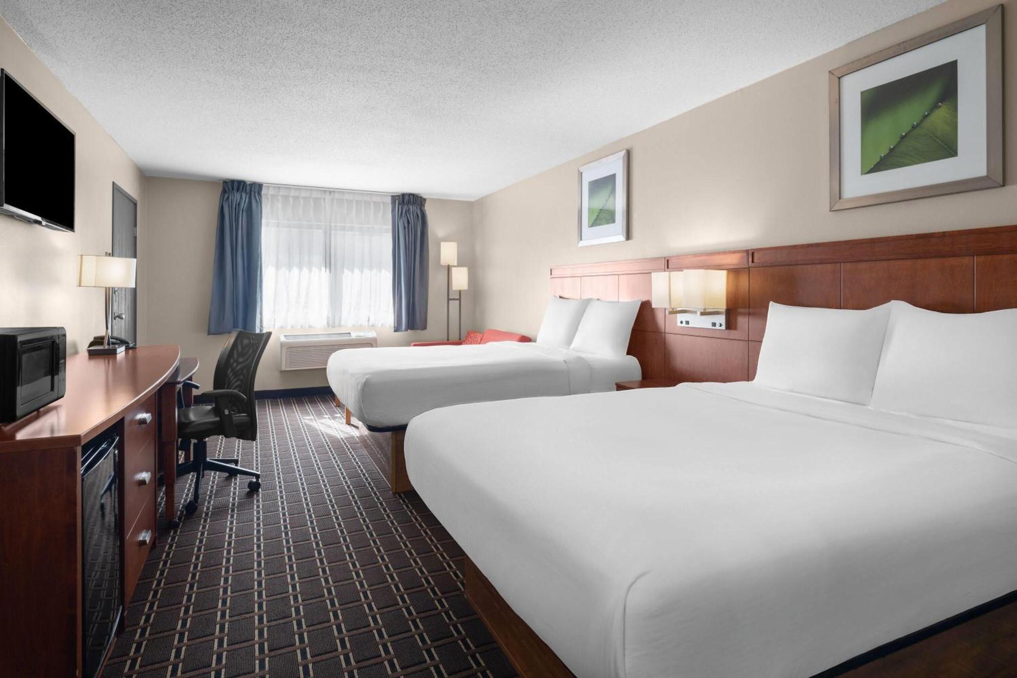 Queen room with 2 Queen Beds, Mobility Access, Bathtub w/ Grab Bars, Non-Smoking,1739439848:JPEG