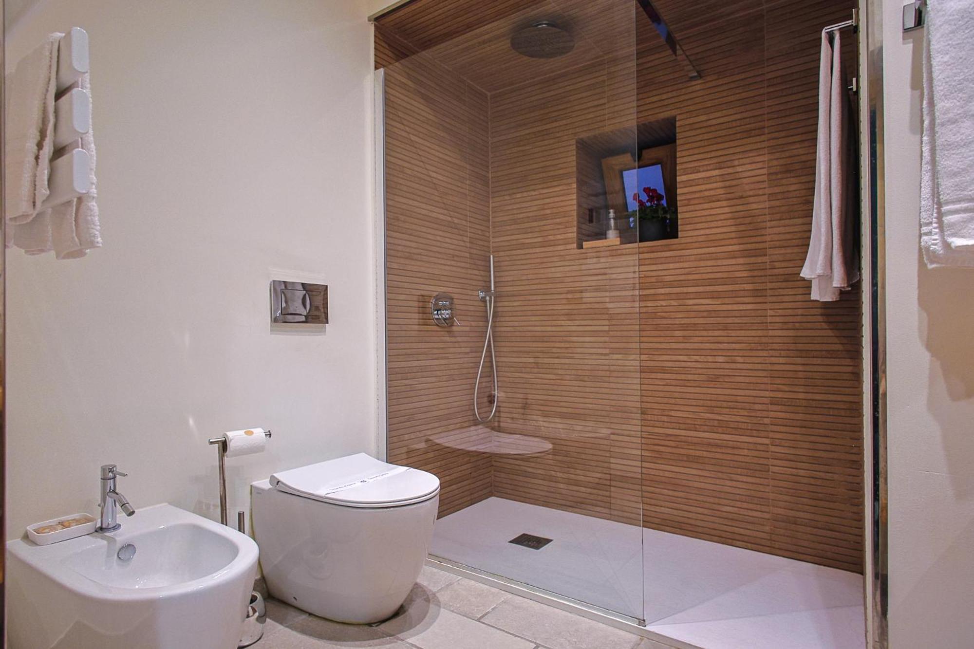 Double Room Private External Bathroom,1739821882:JPEG