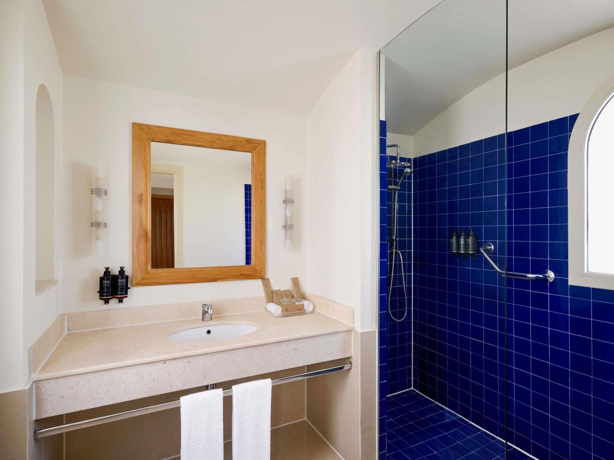 Standard Room 2 Single Beds Pool Side Palm wing,1565542195:JPEG
