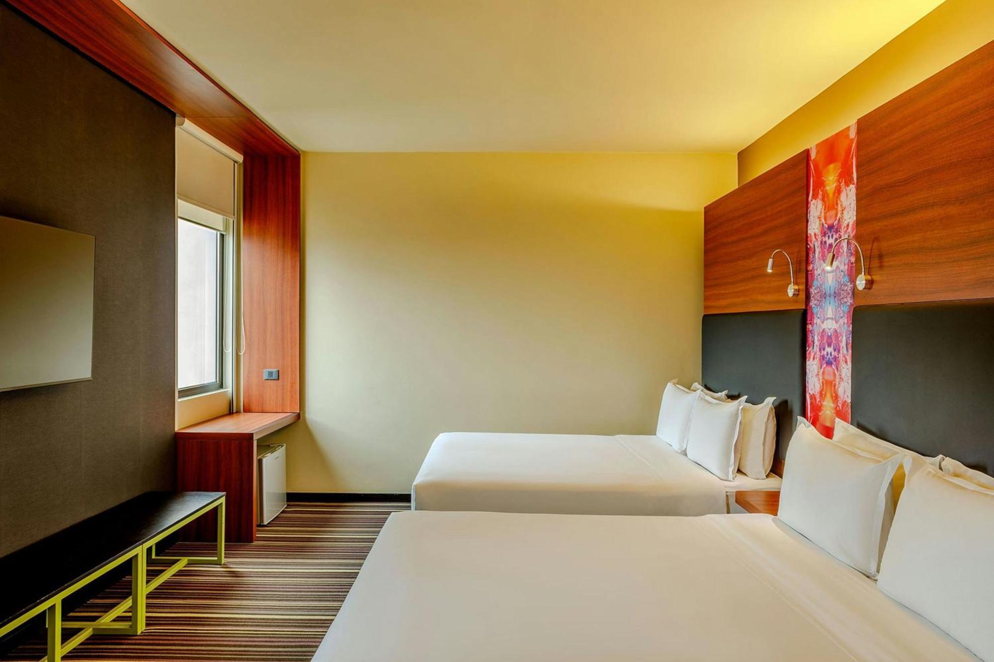 ALOFT Guest room 2 Queen City view